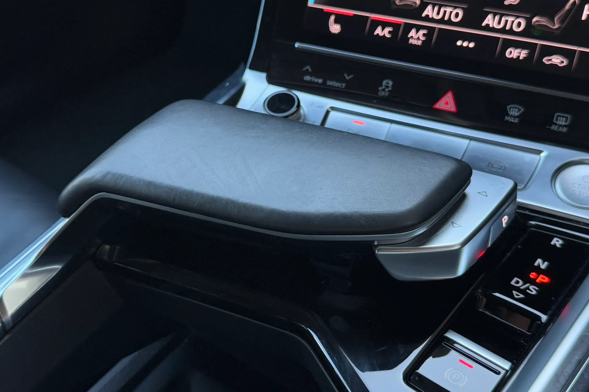 Audi e-tron thumbnail image number 31