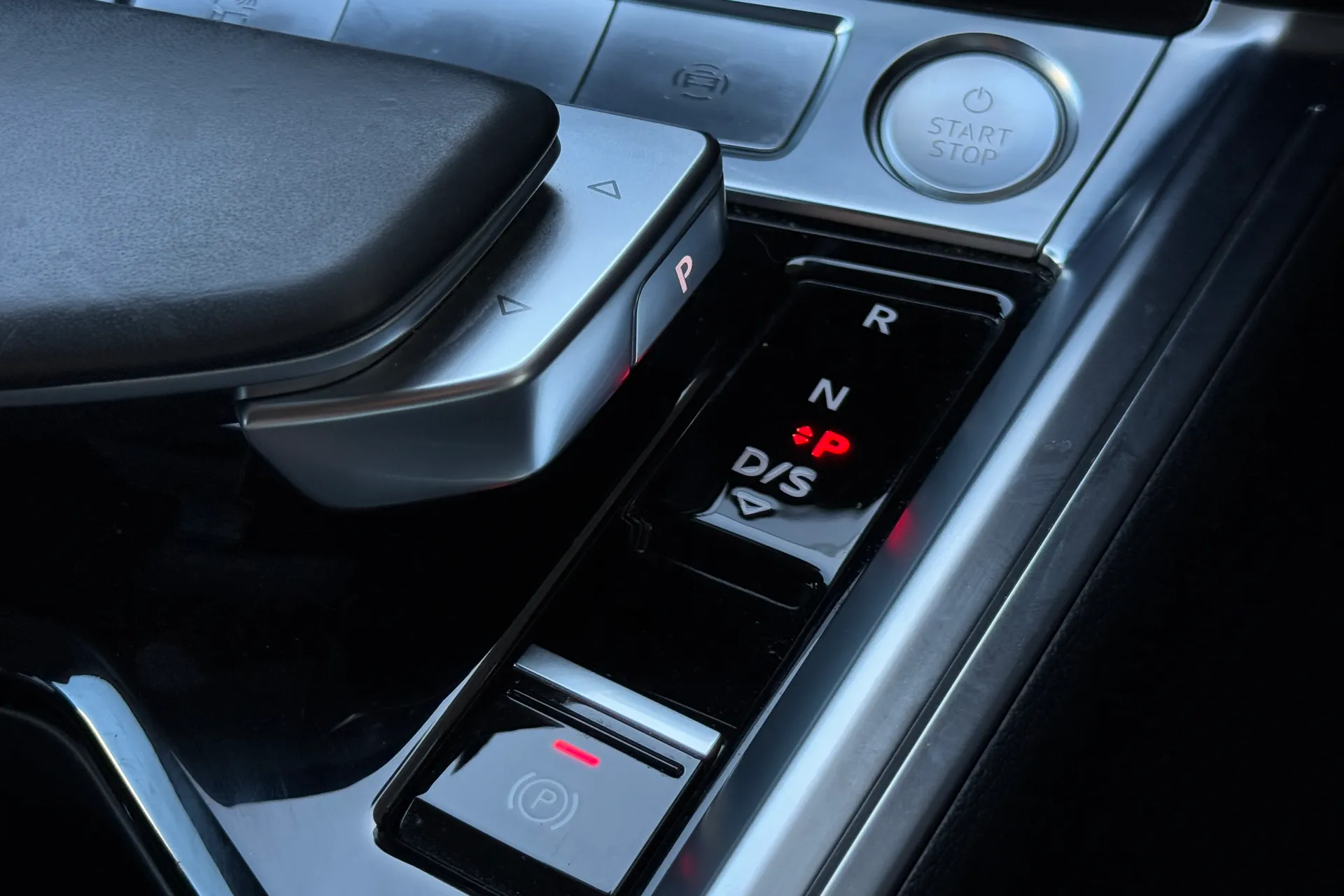 Audi e-tron thumbnail image number 30