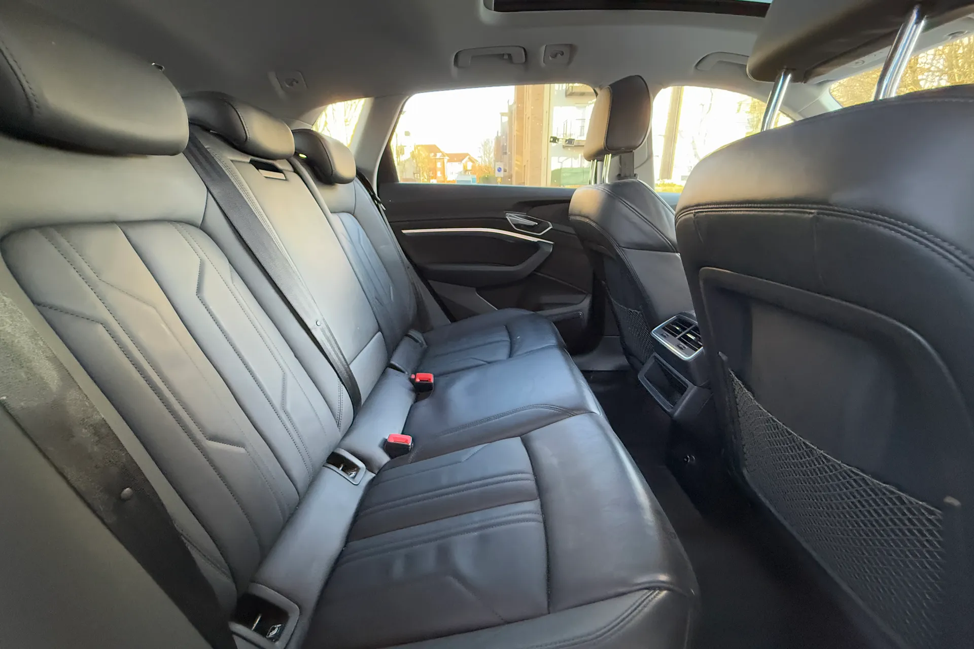 Audi e-tron thumbnail image number 42