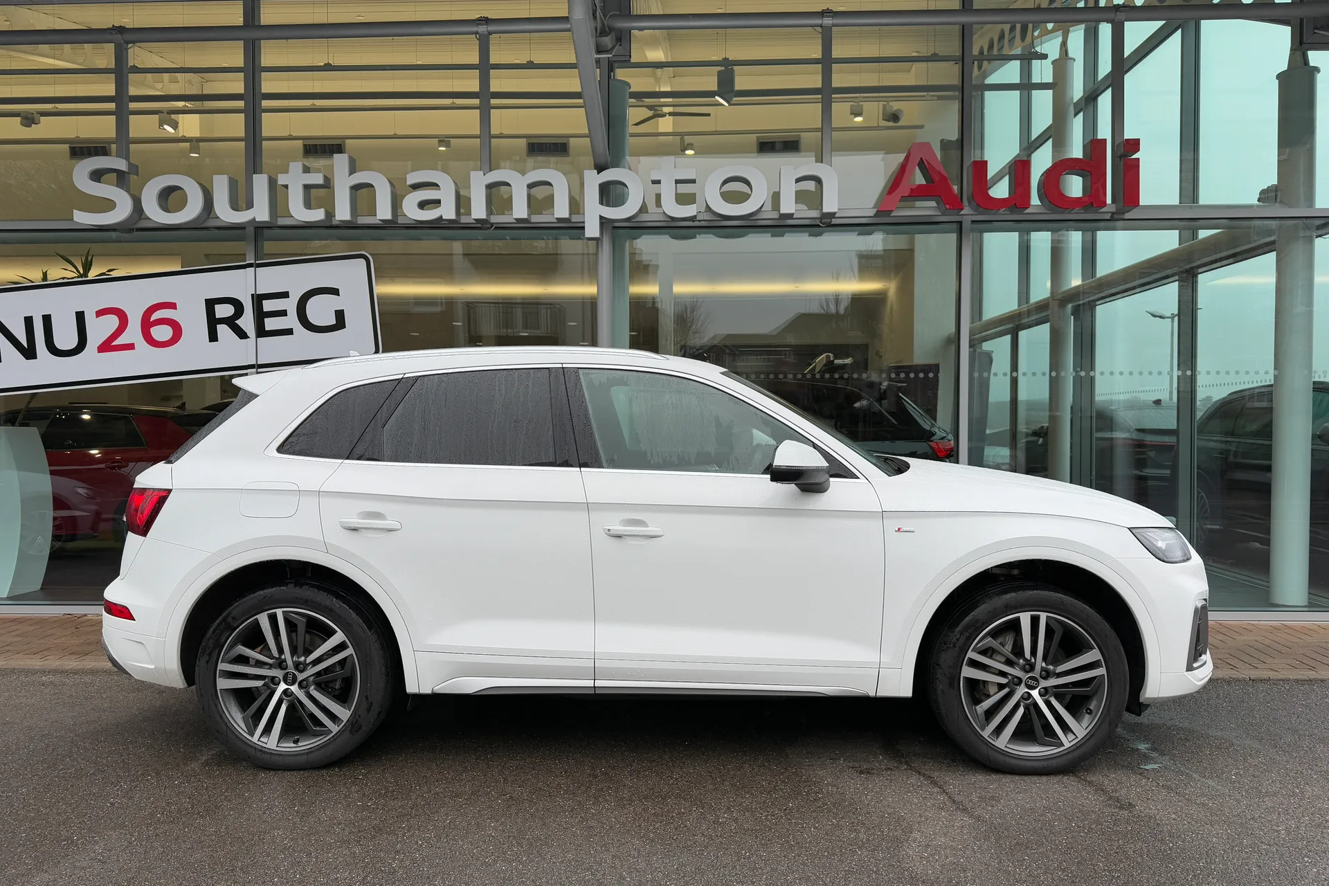 Audi Q5 thumbnail image number 2