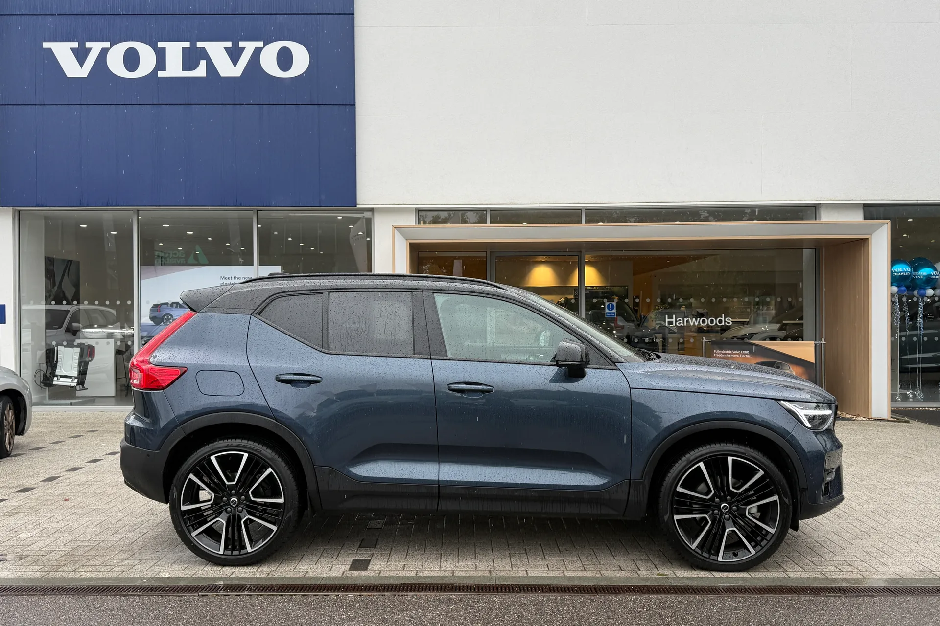 Volvo XC40 thumbnail image number 2