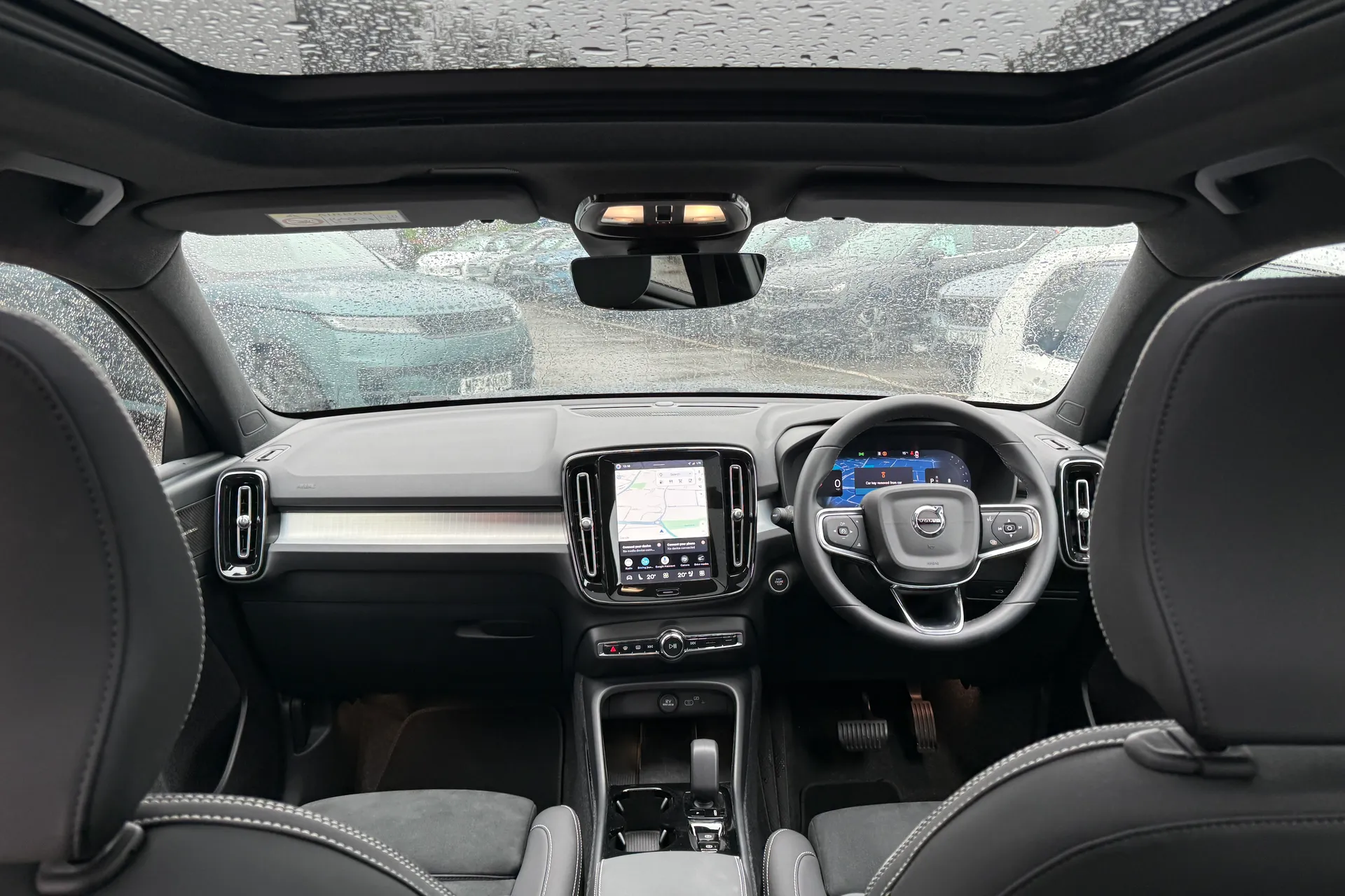 Volvo XC40 thumbnail image number 3