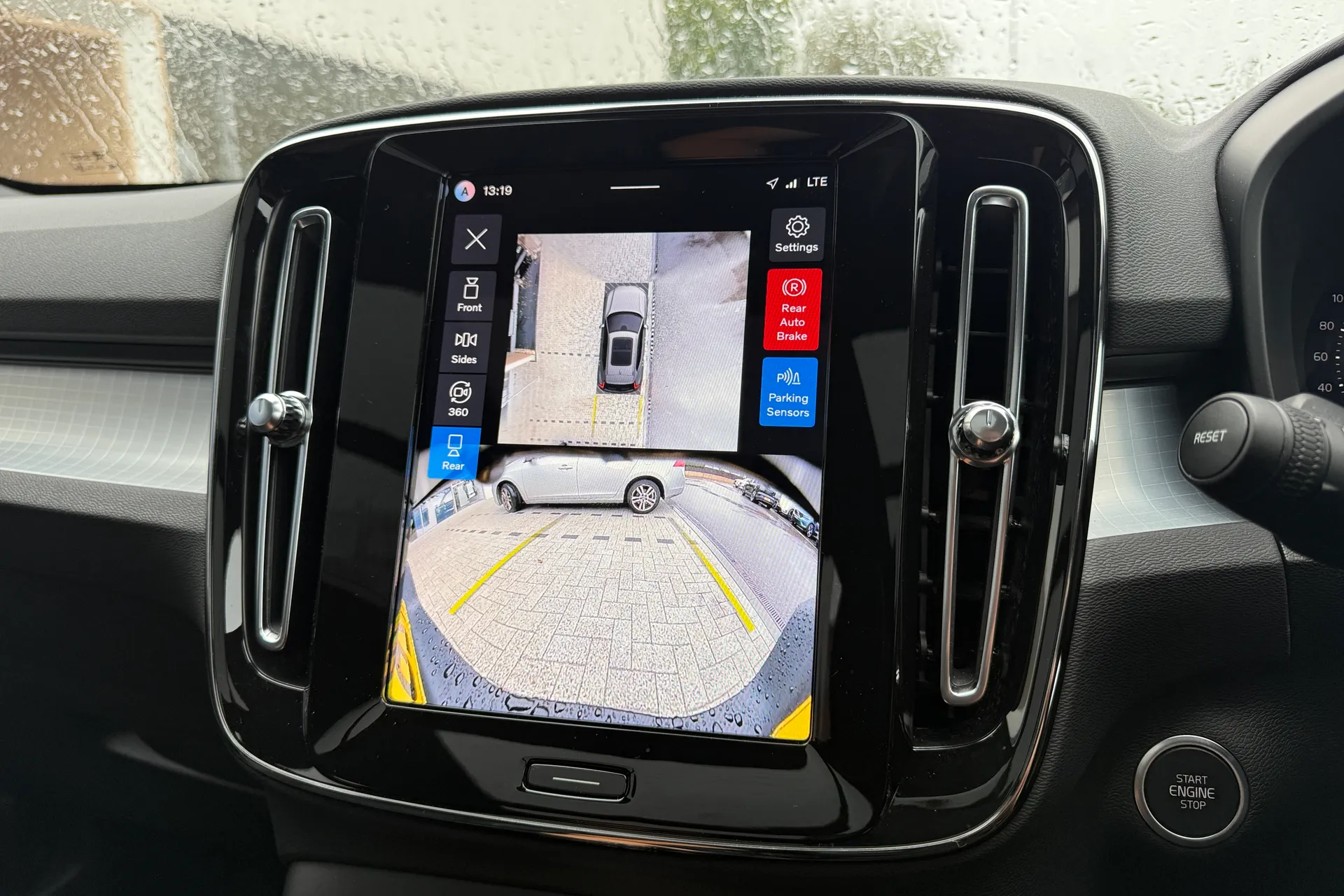Volvo XC40 thumbnail image number 4