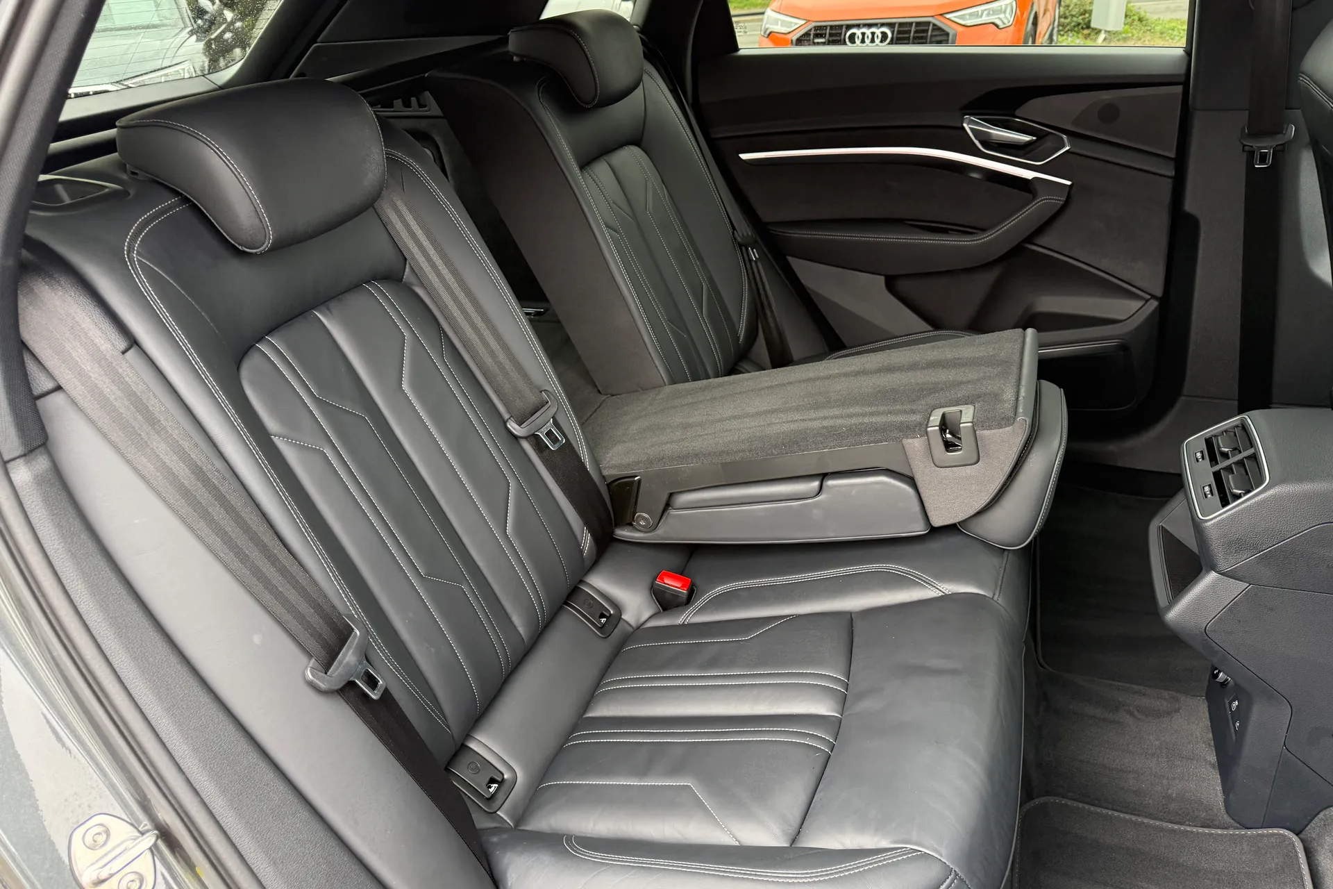 Audi e-tron thumbnail image number 50