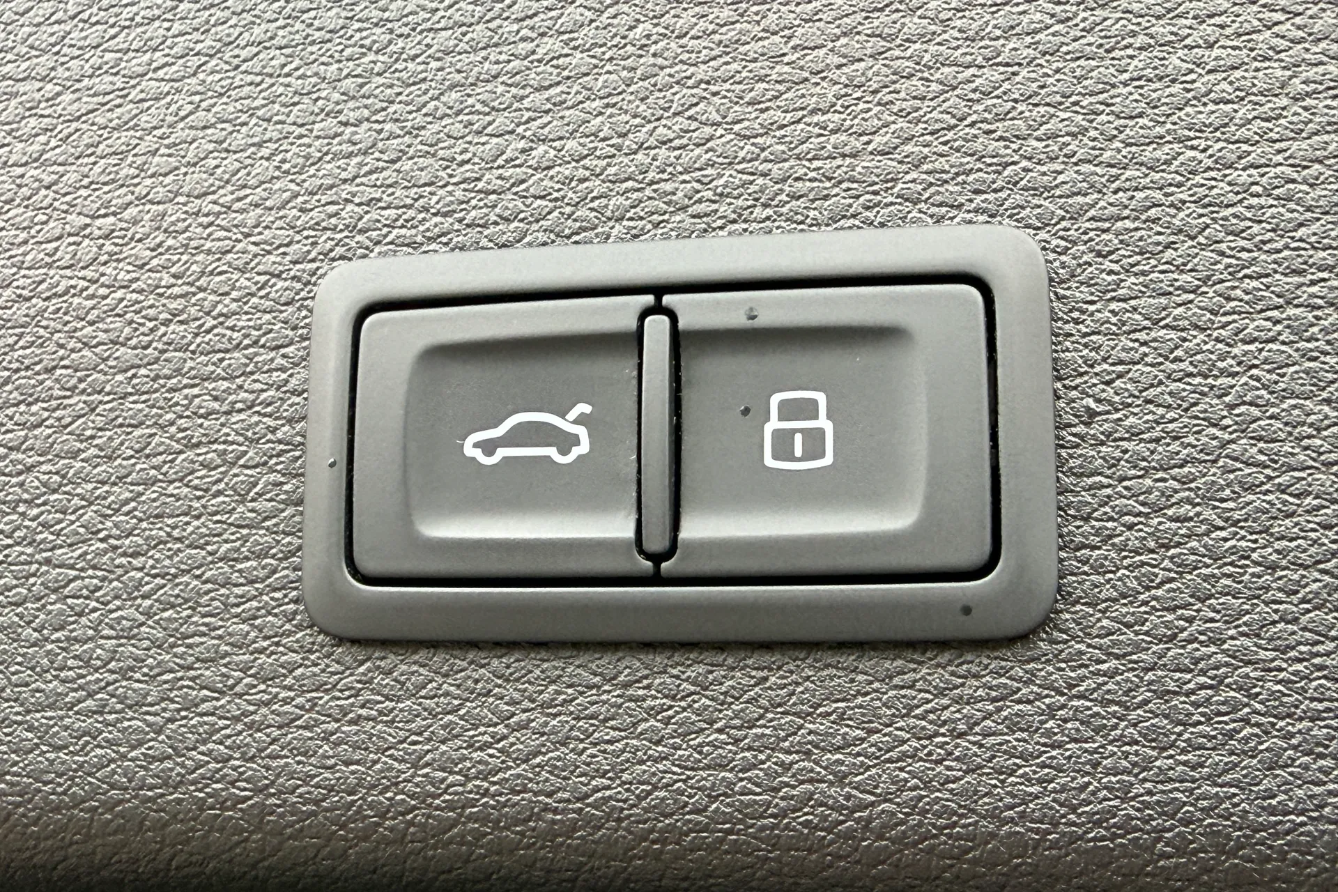 Audi e-tron thumbnail image number 40