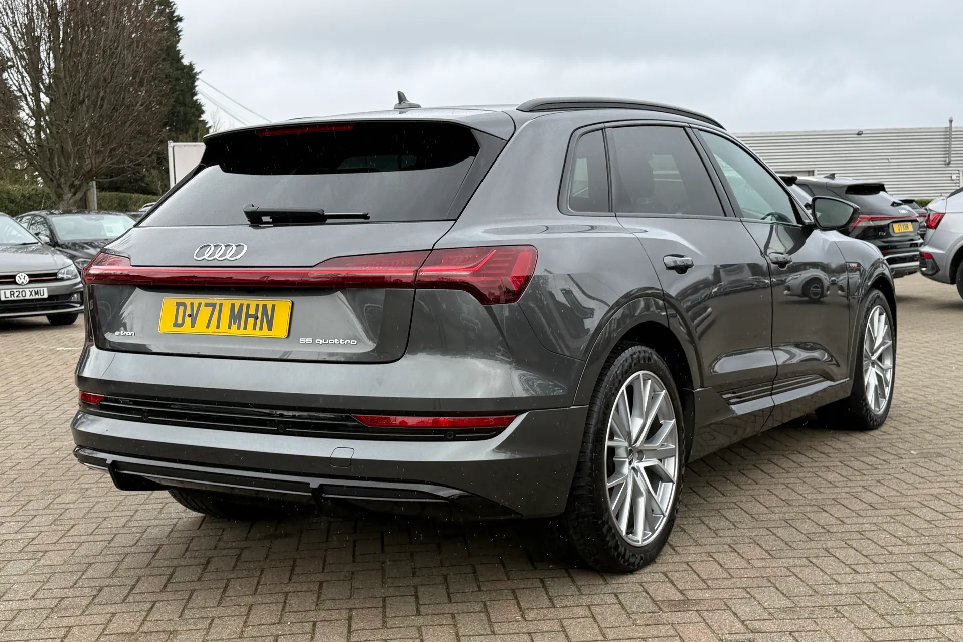 Audi e-tron thumbnail image number 34