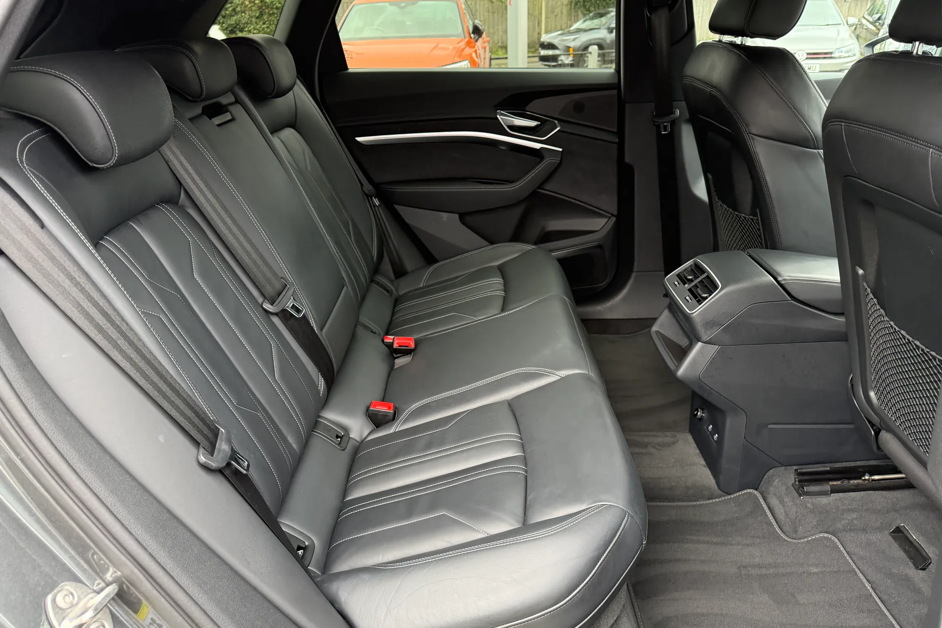 Audi e-tron thumbnail image number 48