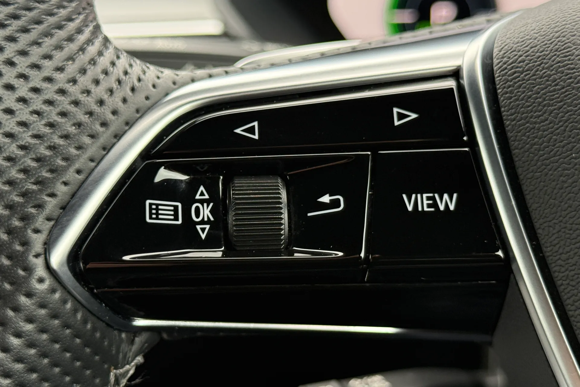 Audi e-tron thumbnail image number 23