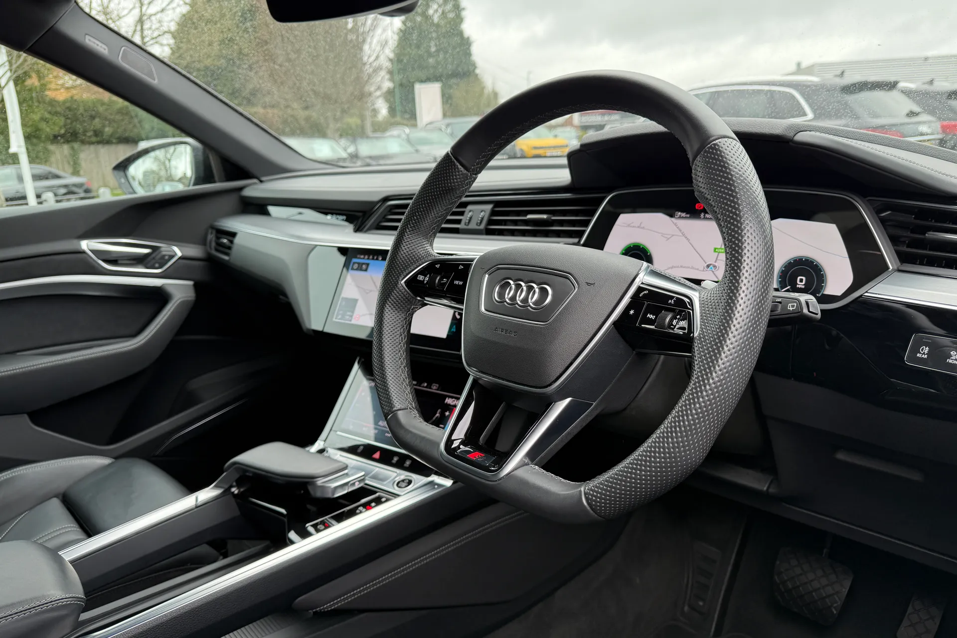 Audi e-tron thumbnail image number 30