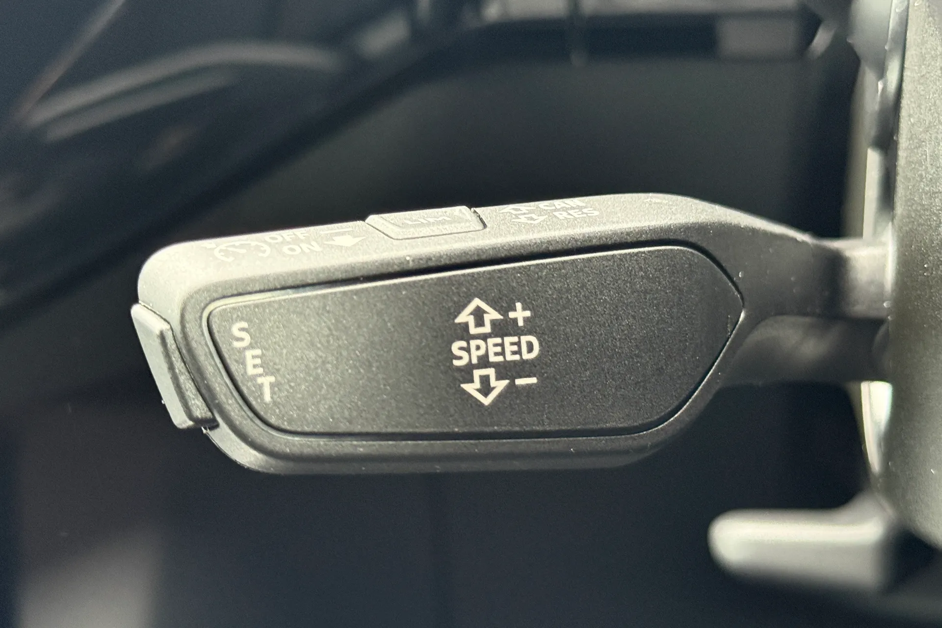 Audi e-tron thumbnail image number 19