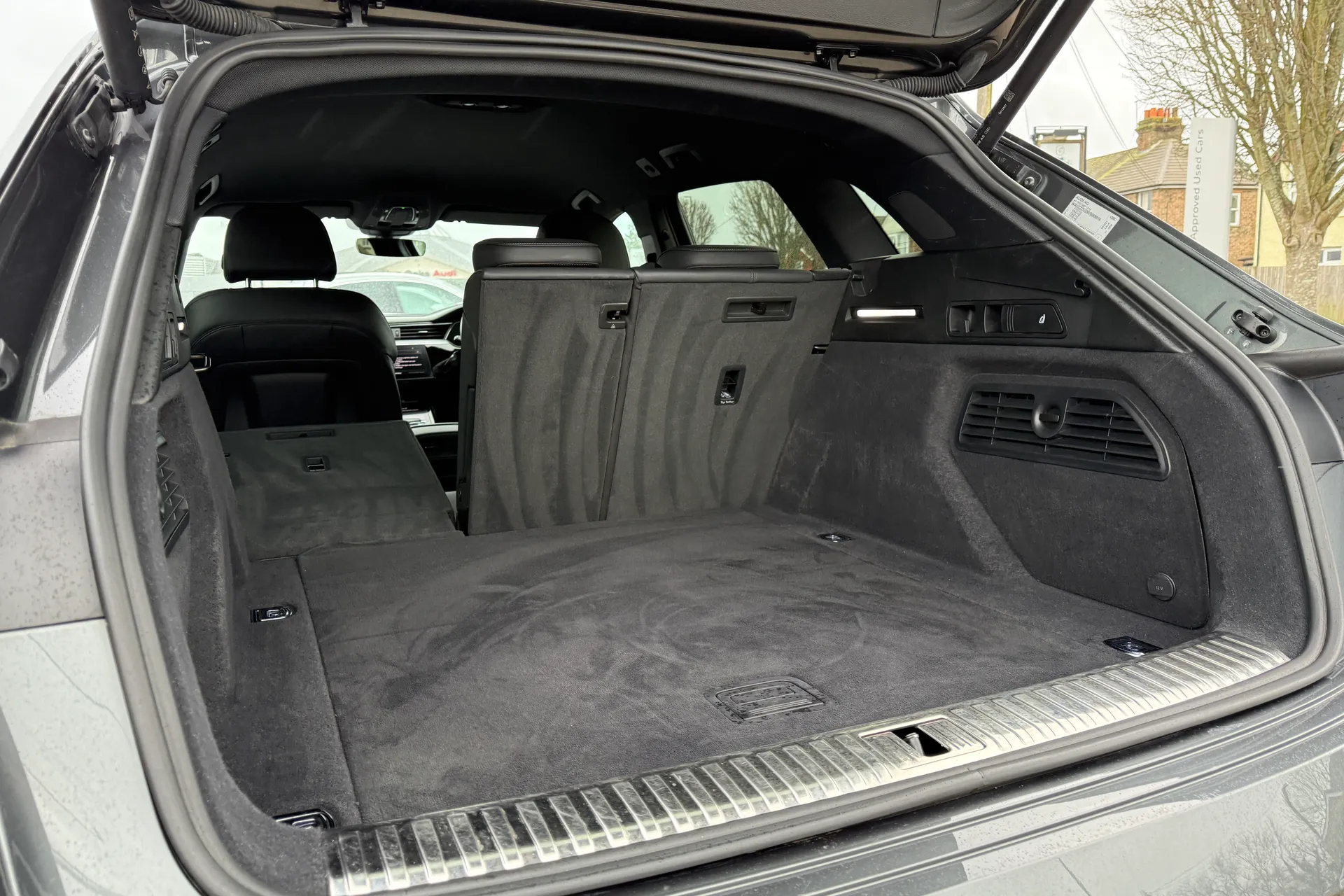 Audi e-tron thumbnail image number 39