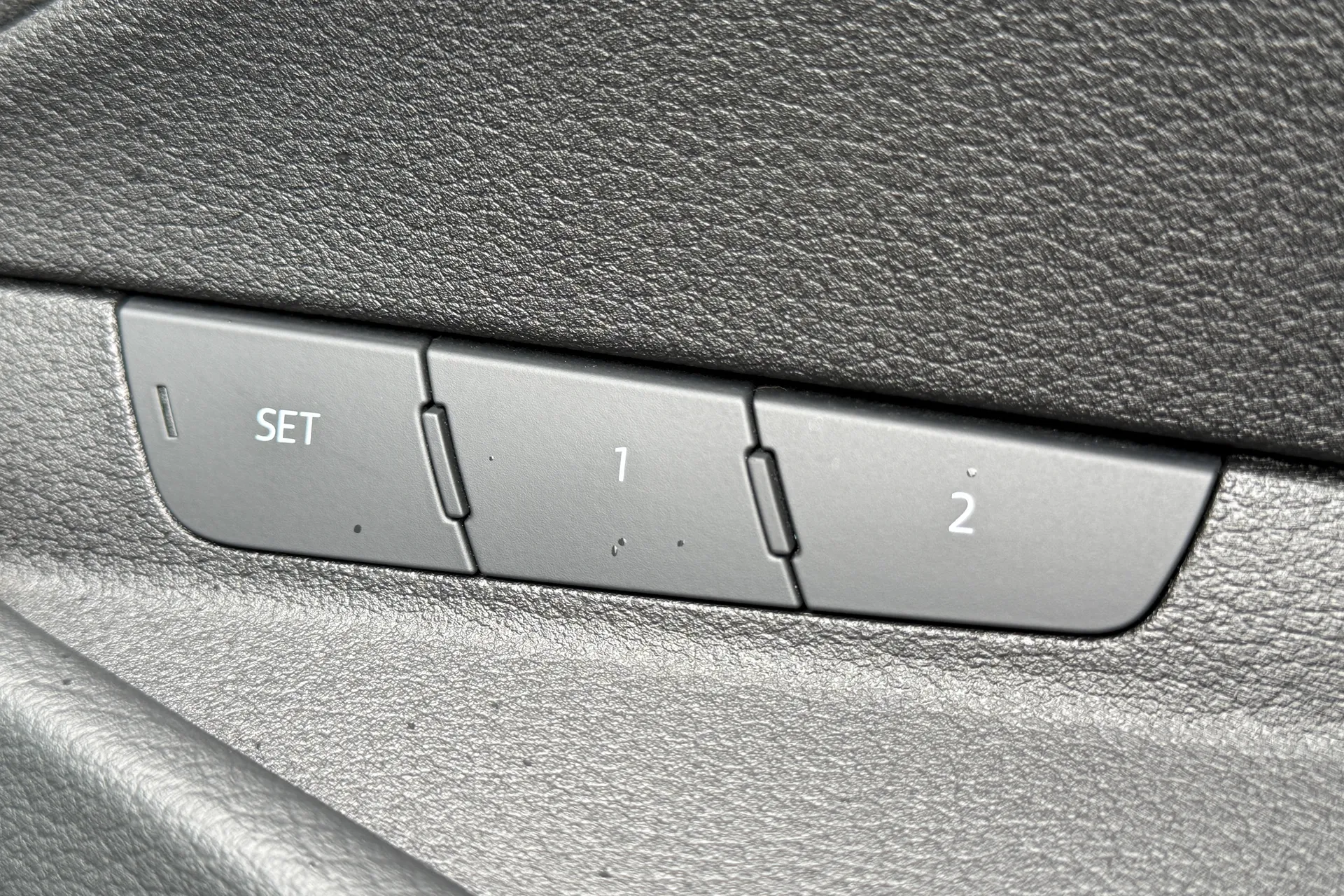 Audi e-tron thumbnail image number 17