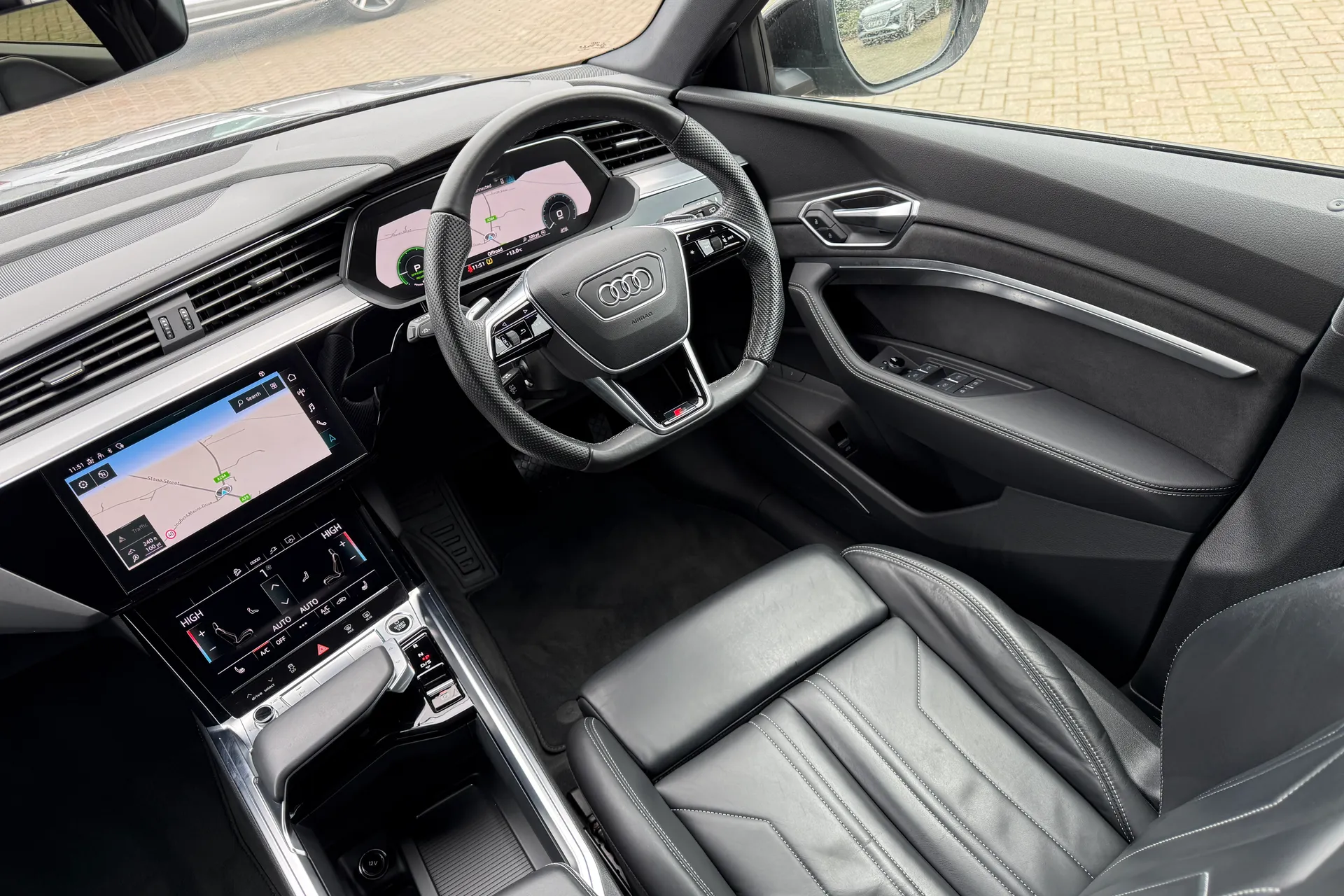 Audi e-tron thumbnail image number 45