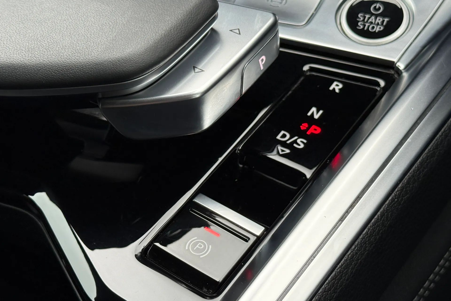 Audi e-tron thumbnail image number 44