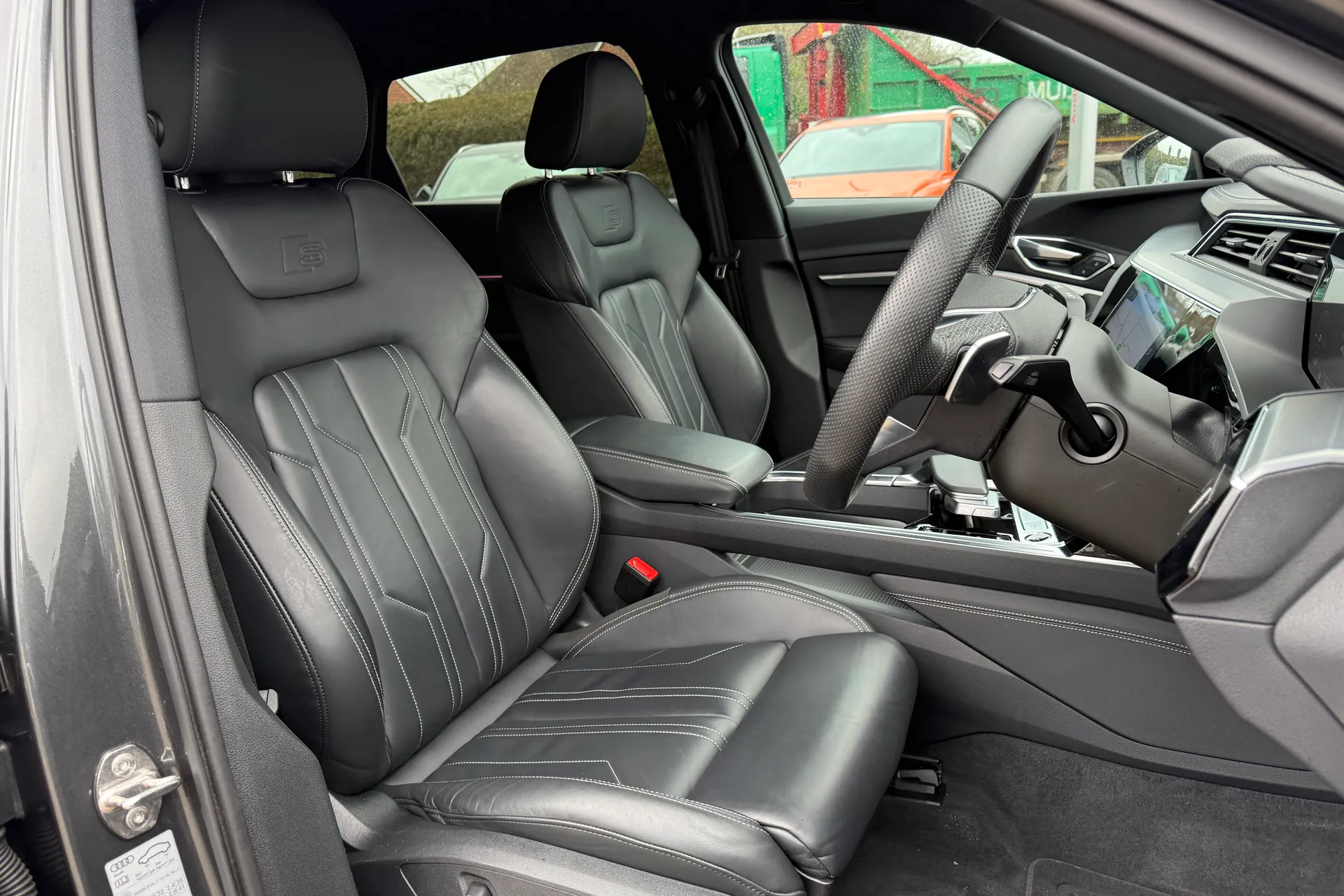 Audi e-tron thumbnail image number 29