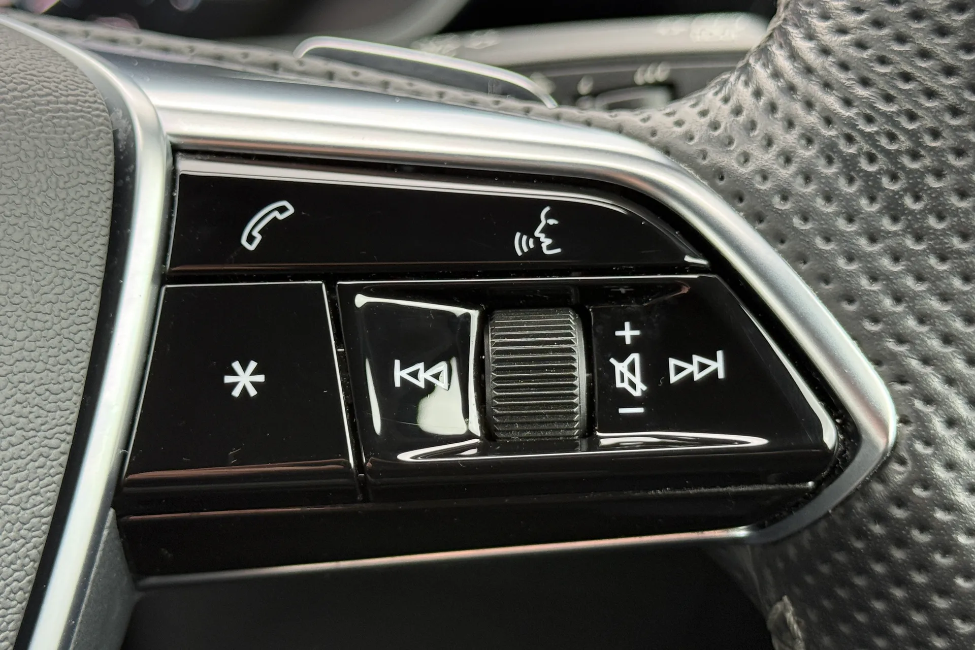 Audi e-tron thumbnail image number 24