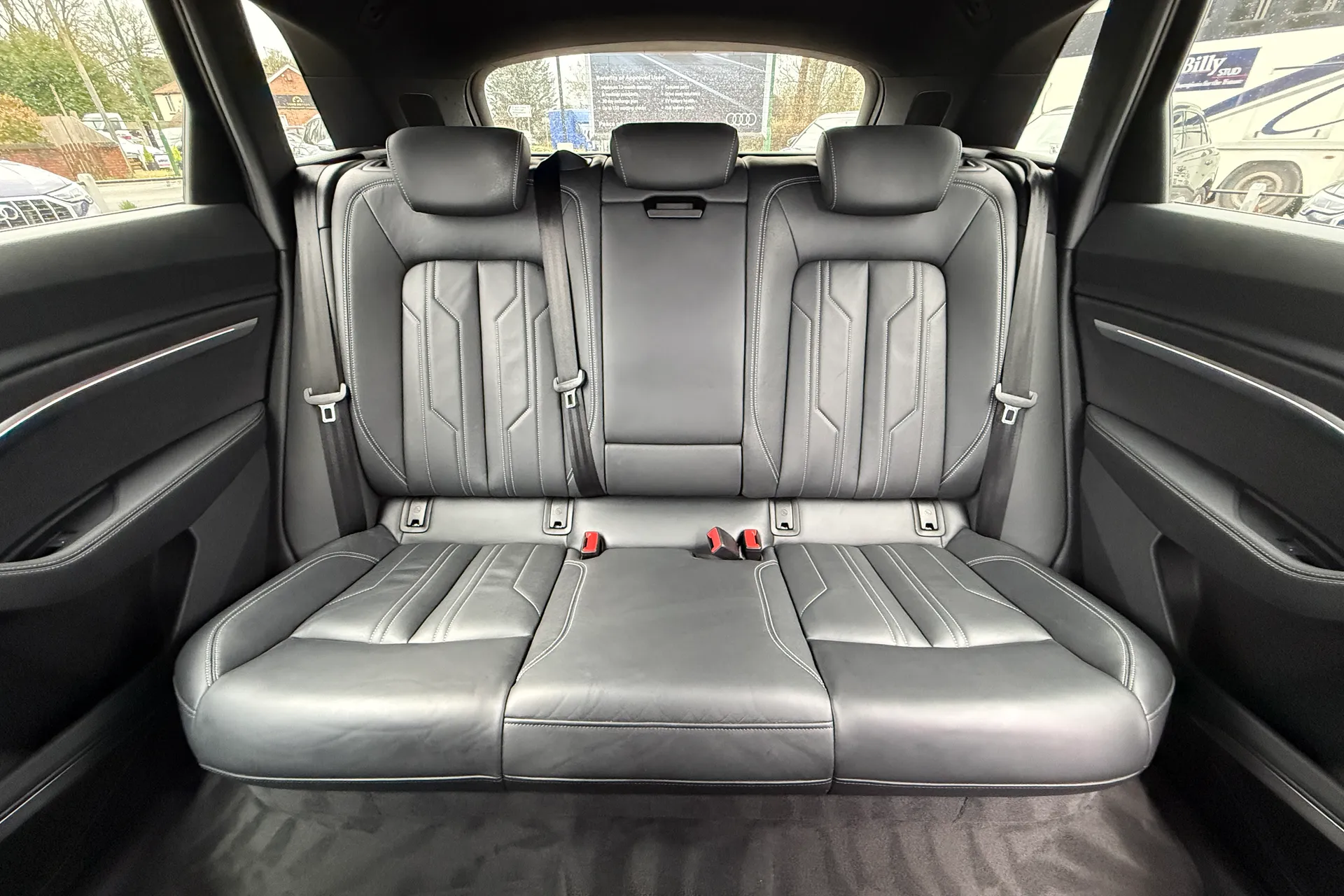 Audi e-tron thumbnail image number 41