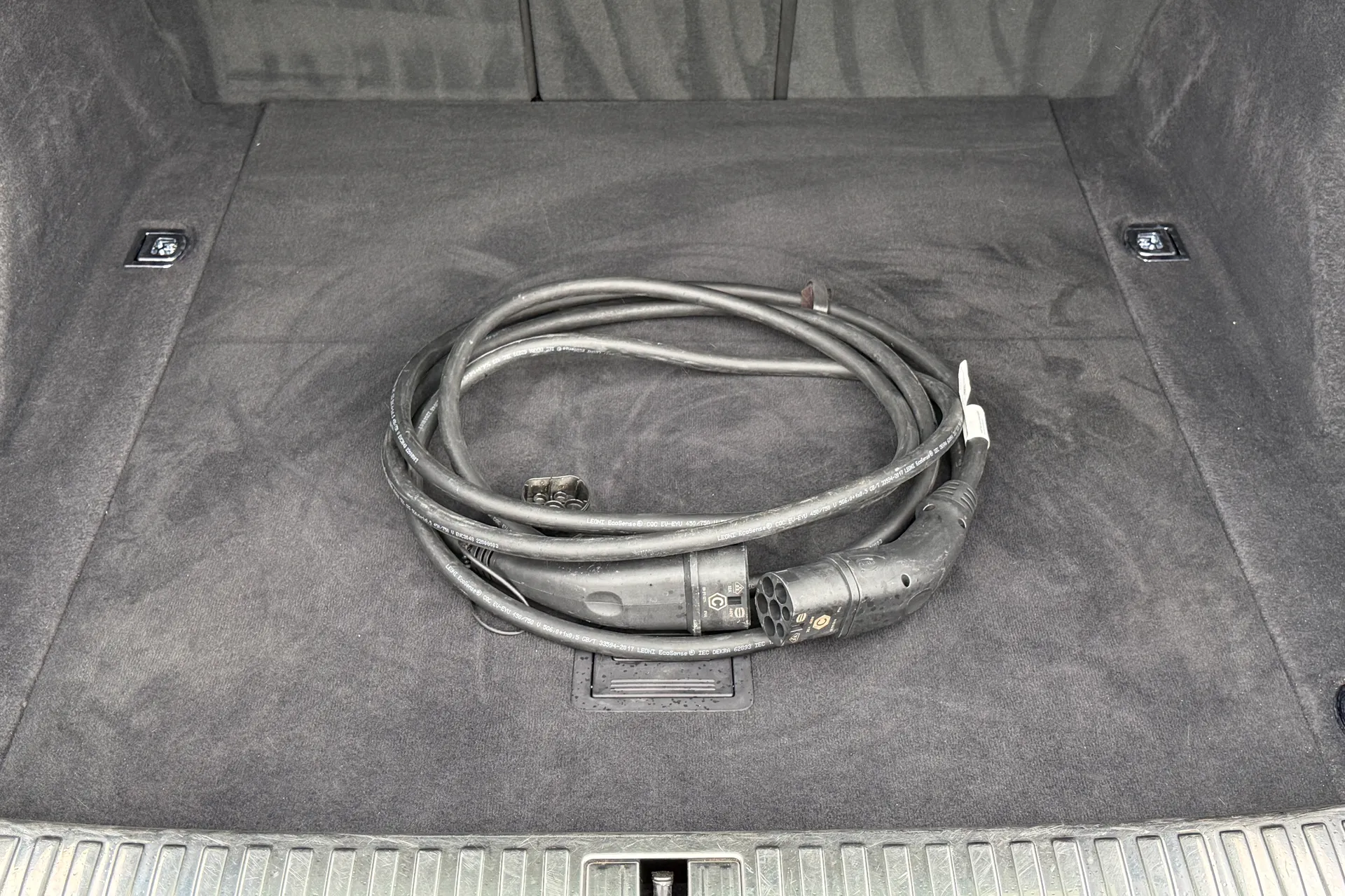 Audi e-tron thumbnail image number 38