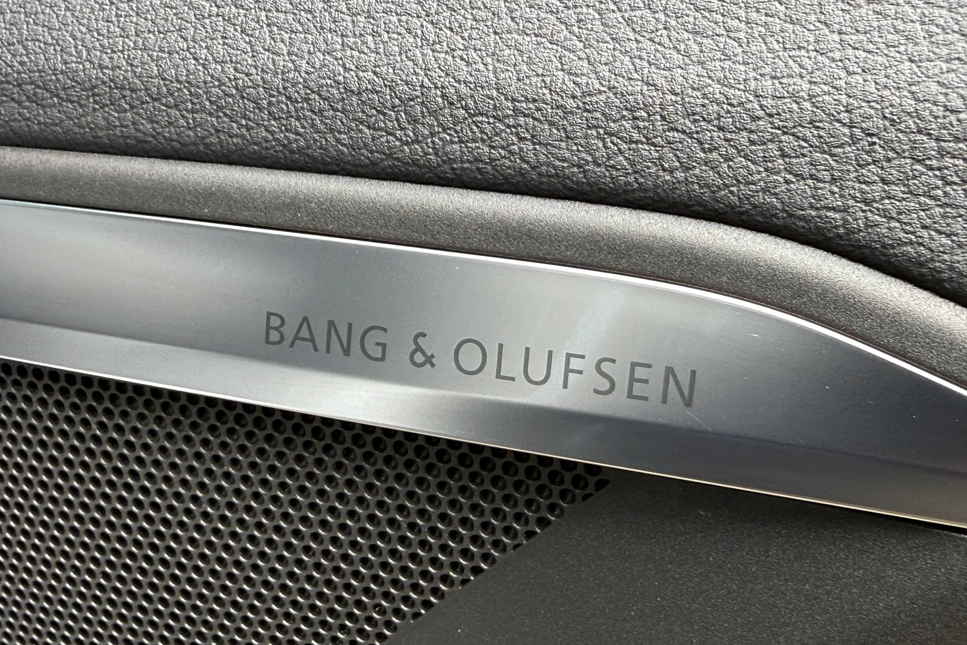 Audi e-tron thumbnail image number 16