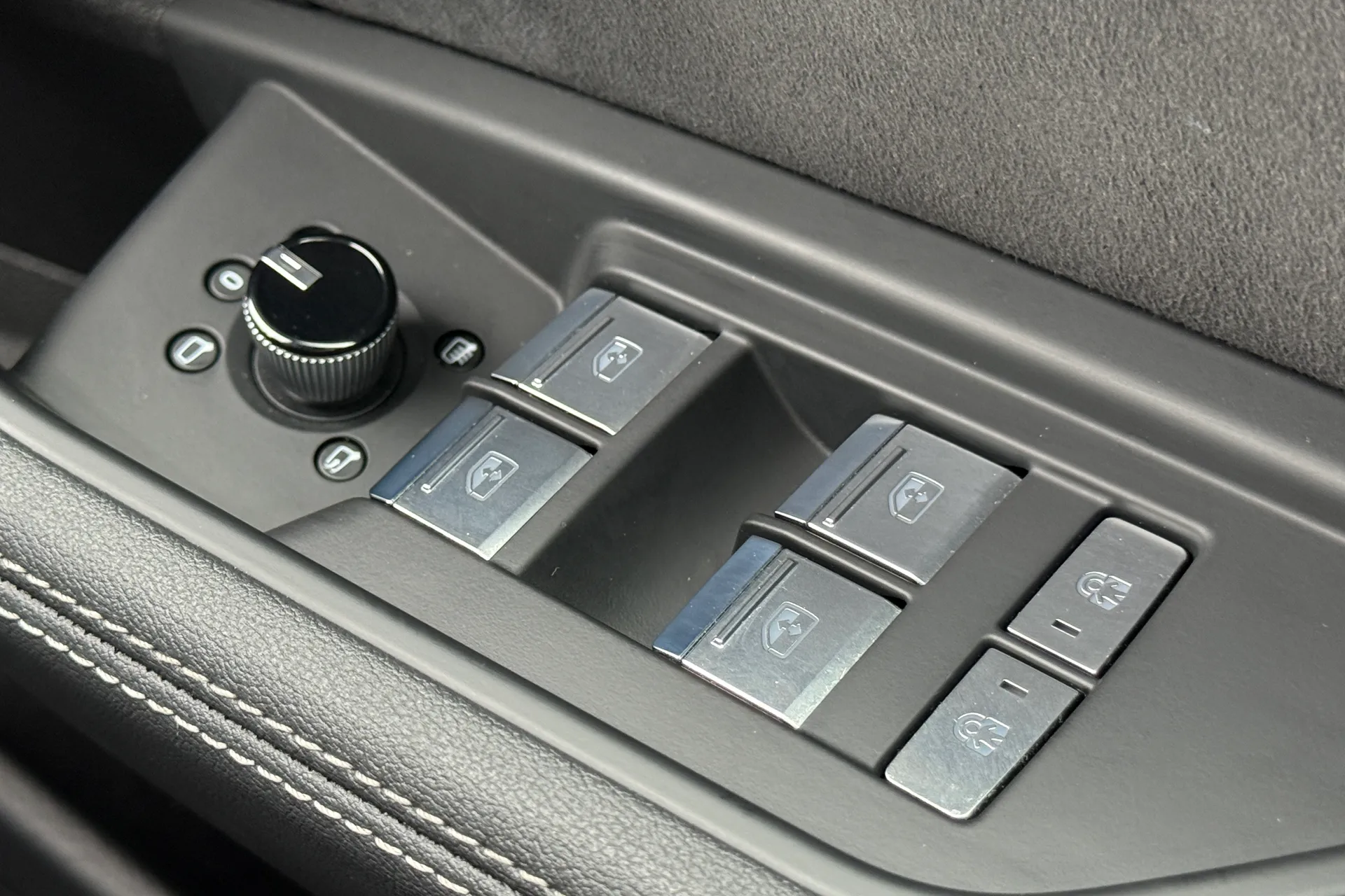 Audi e-tron thumbnail image number 21