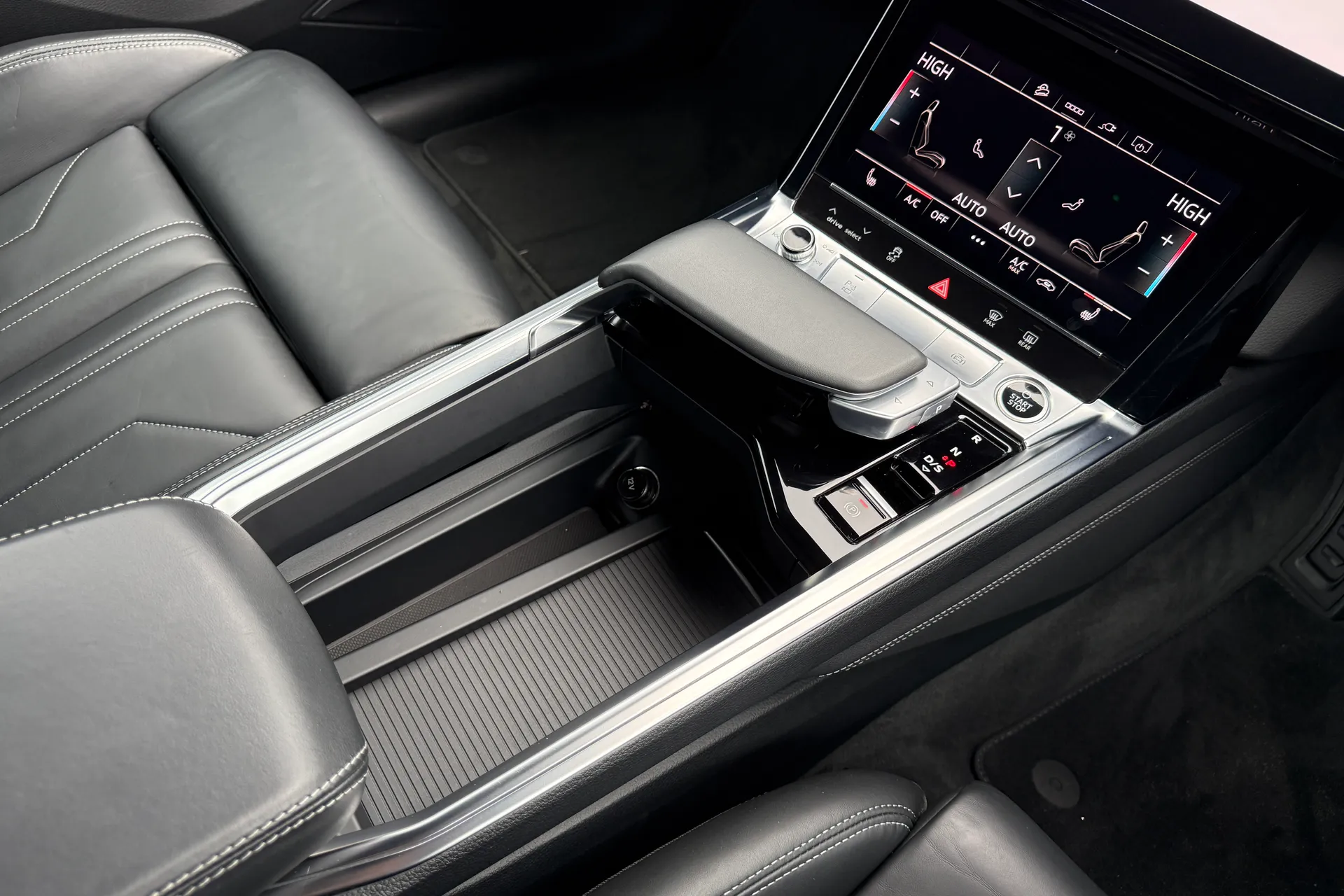 Audi e-tron thumbnail image number 43