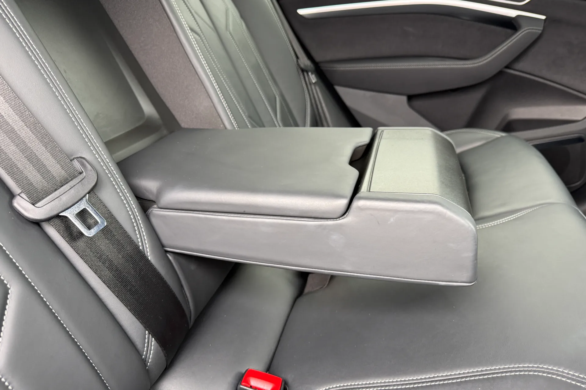 Audi e-tron thumbnail image number 49