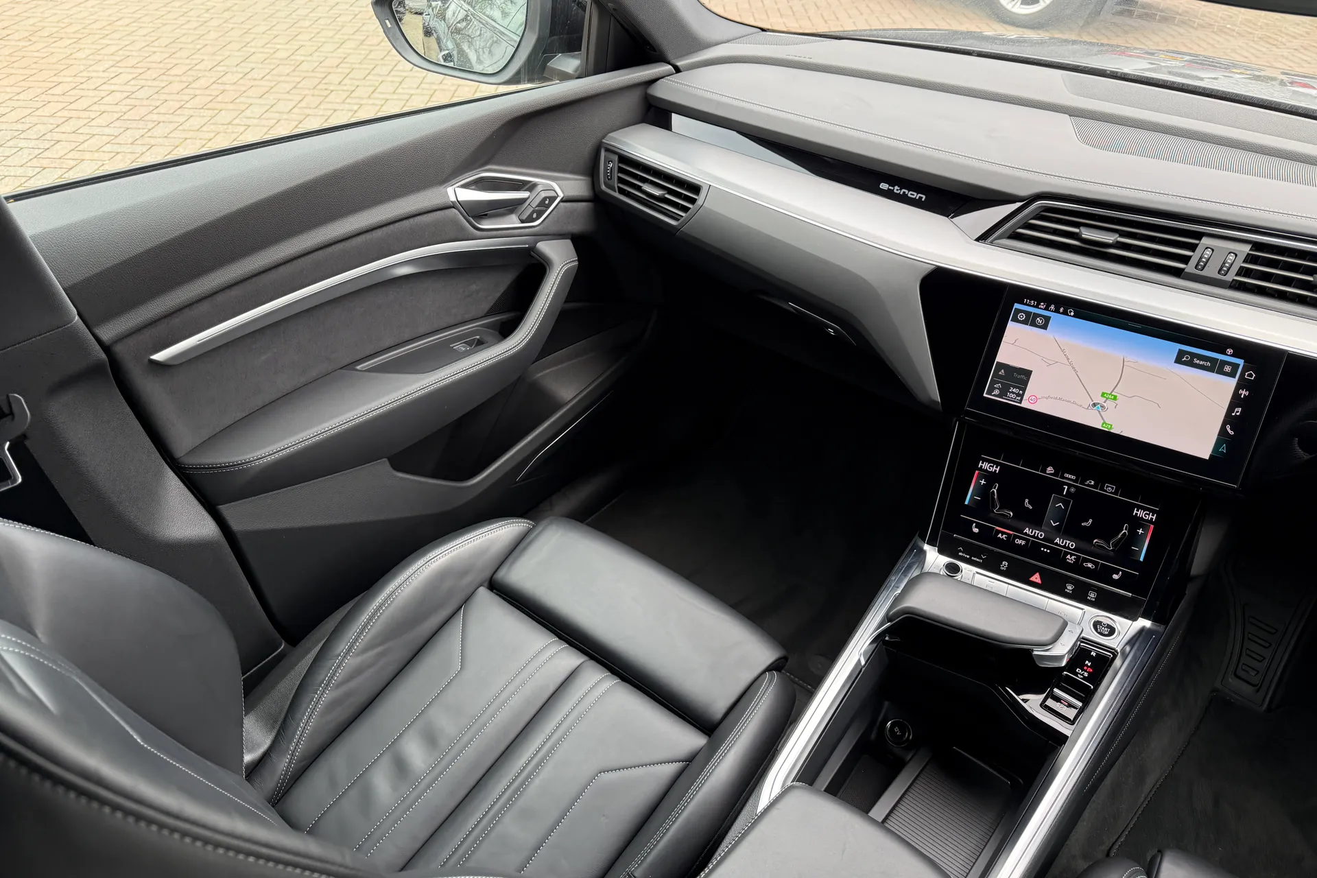 Audi e-tron thumbnail image number 42