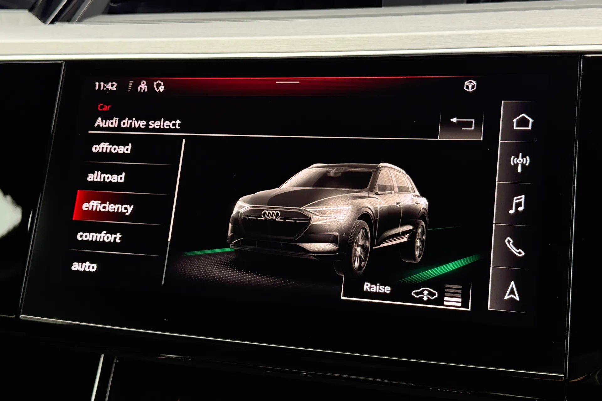 Audi e-tron thumbnail image number 9