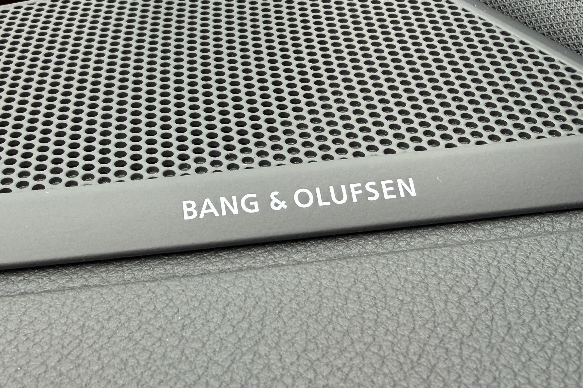 Audi Q3 thumbnail image number 18