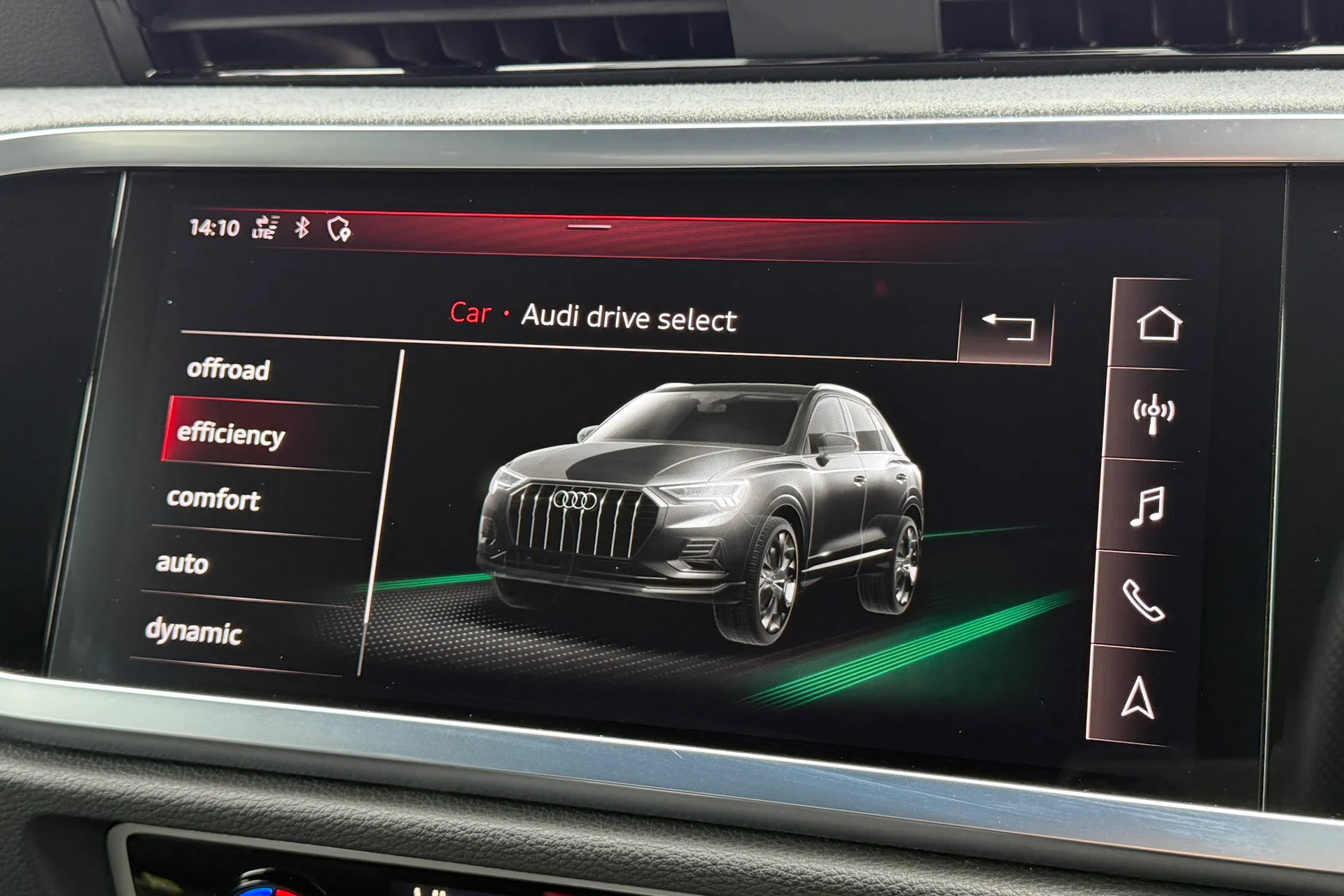 Audi Q3 thumbnail image number 10