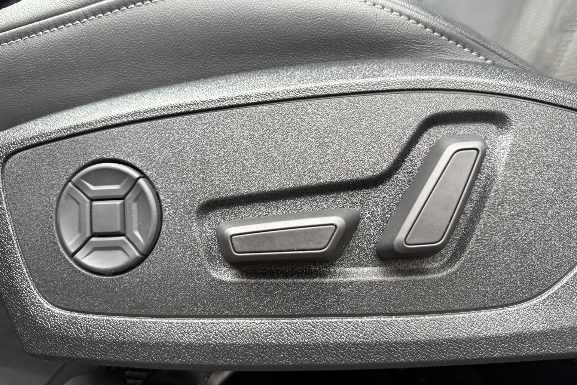 Audi Q3 thumbnail image number 19