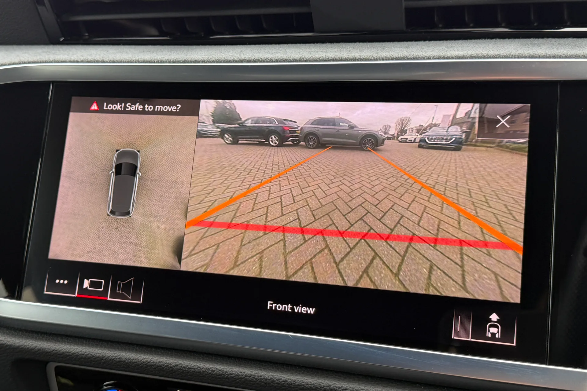 Audi Q3 thumbnail image number 9