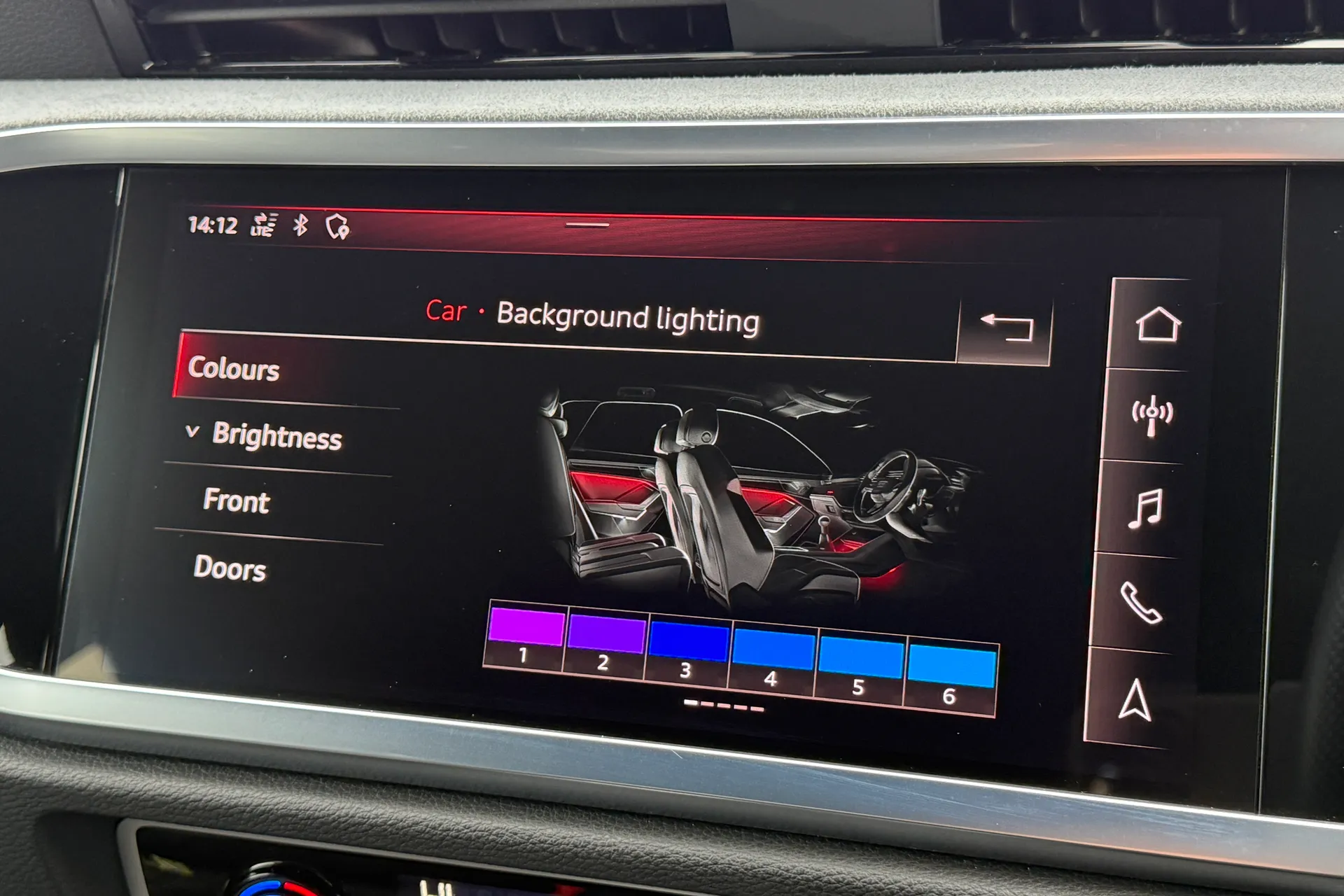 Audi Q3 thumbnail image number 12