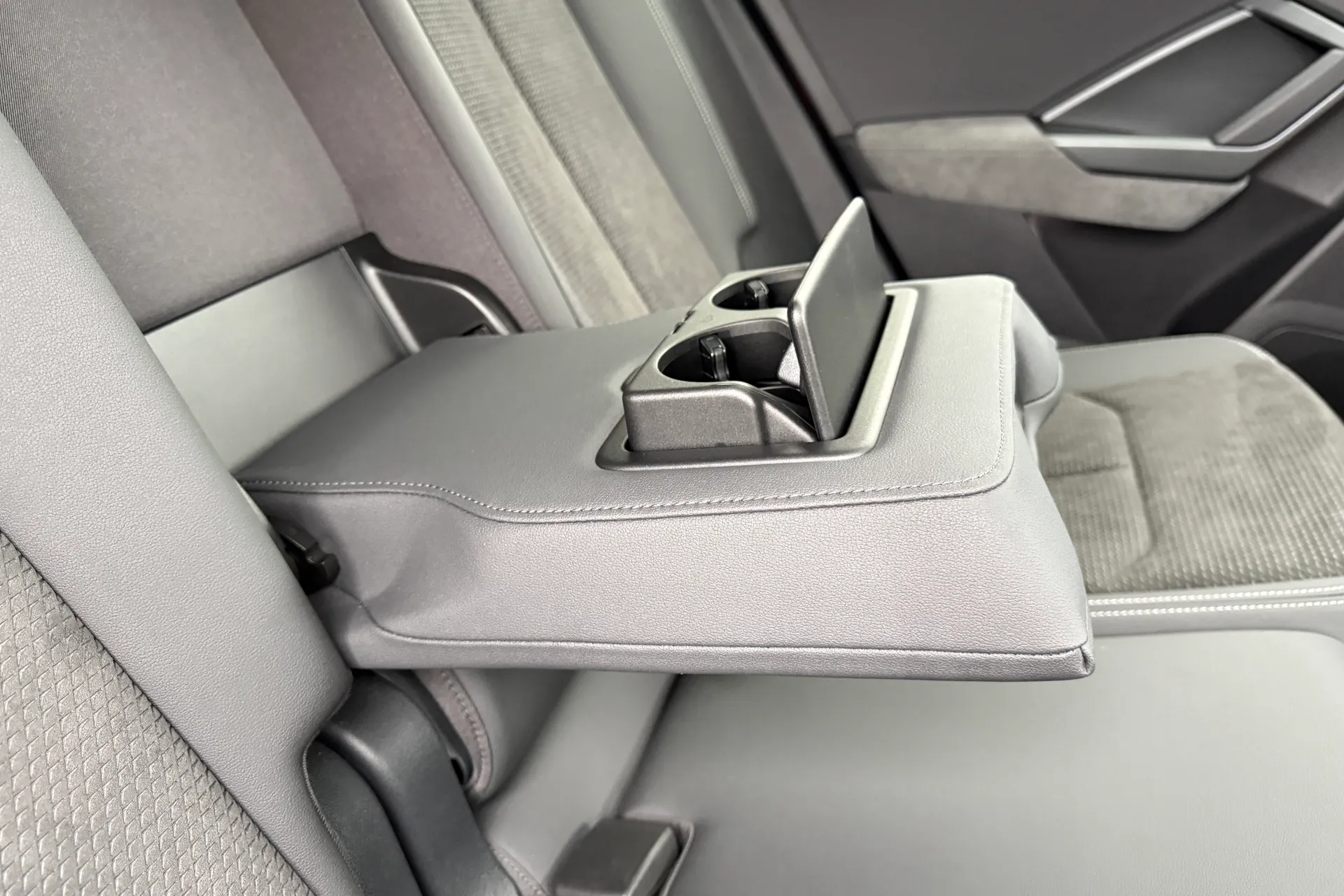 Audi Q3 thumbnail image number 53