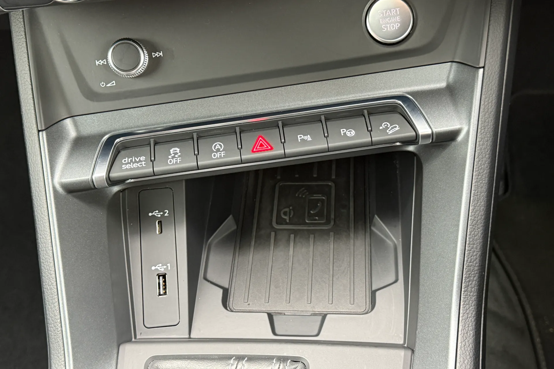 Audi Q3 thumbnail image number 17