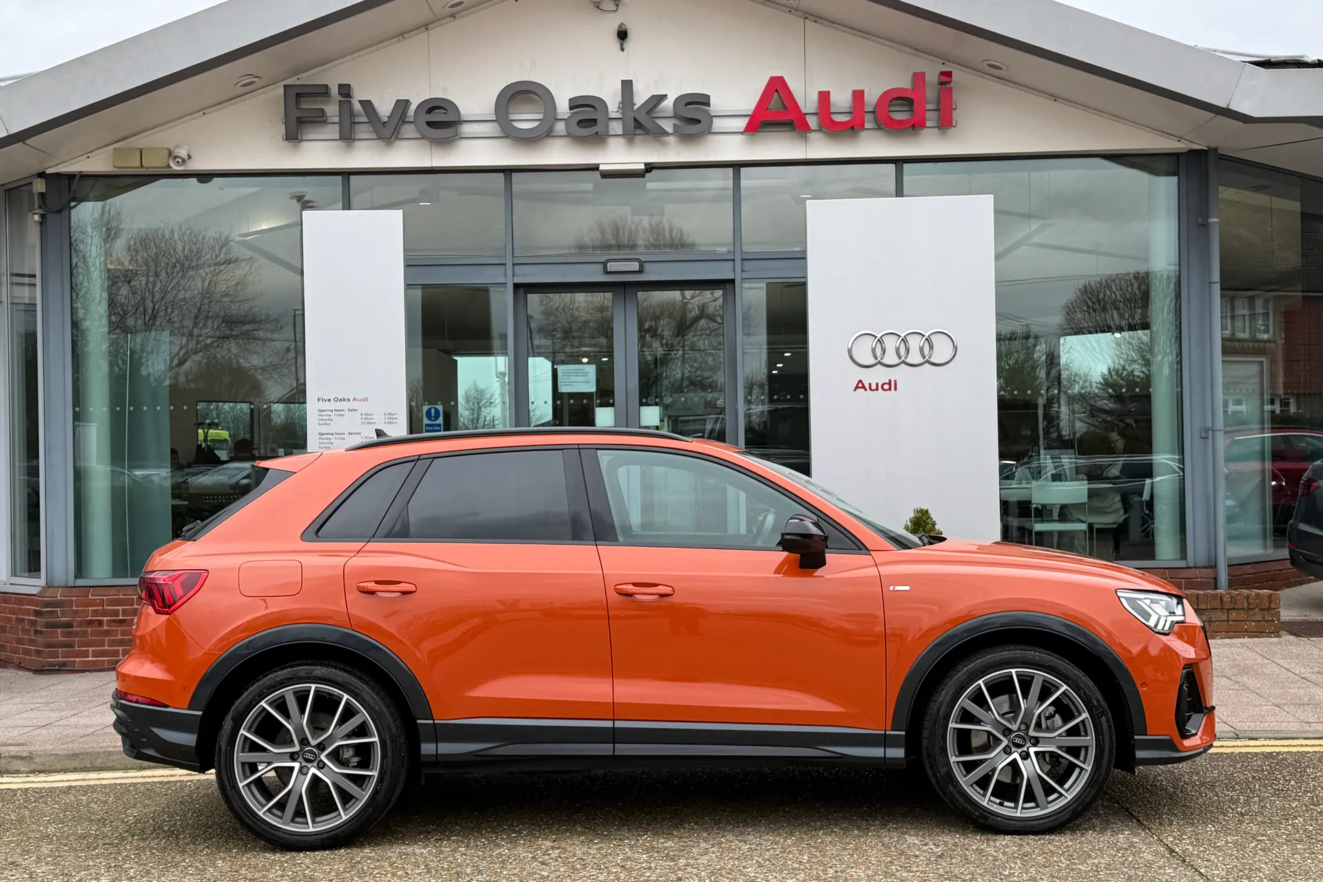Audi Q3 thumbnail image number 2