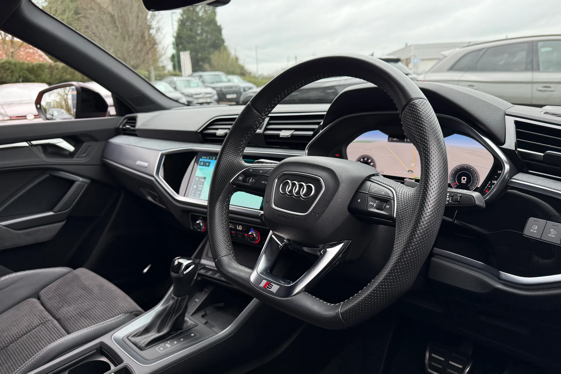 Audi Q3 thumbnail image number 31