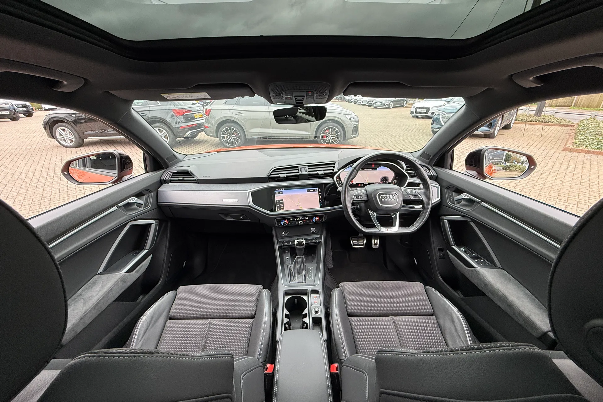 Audi Q3 thumbnail image number 3