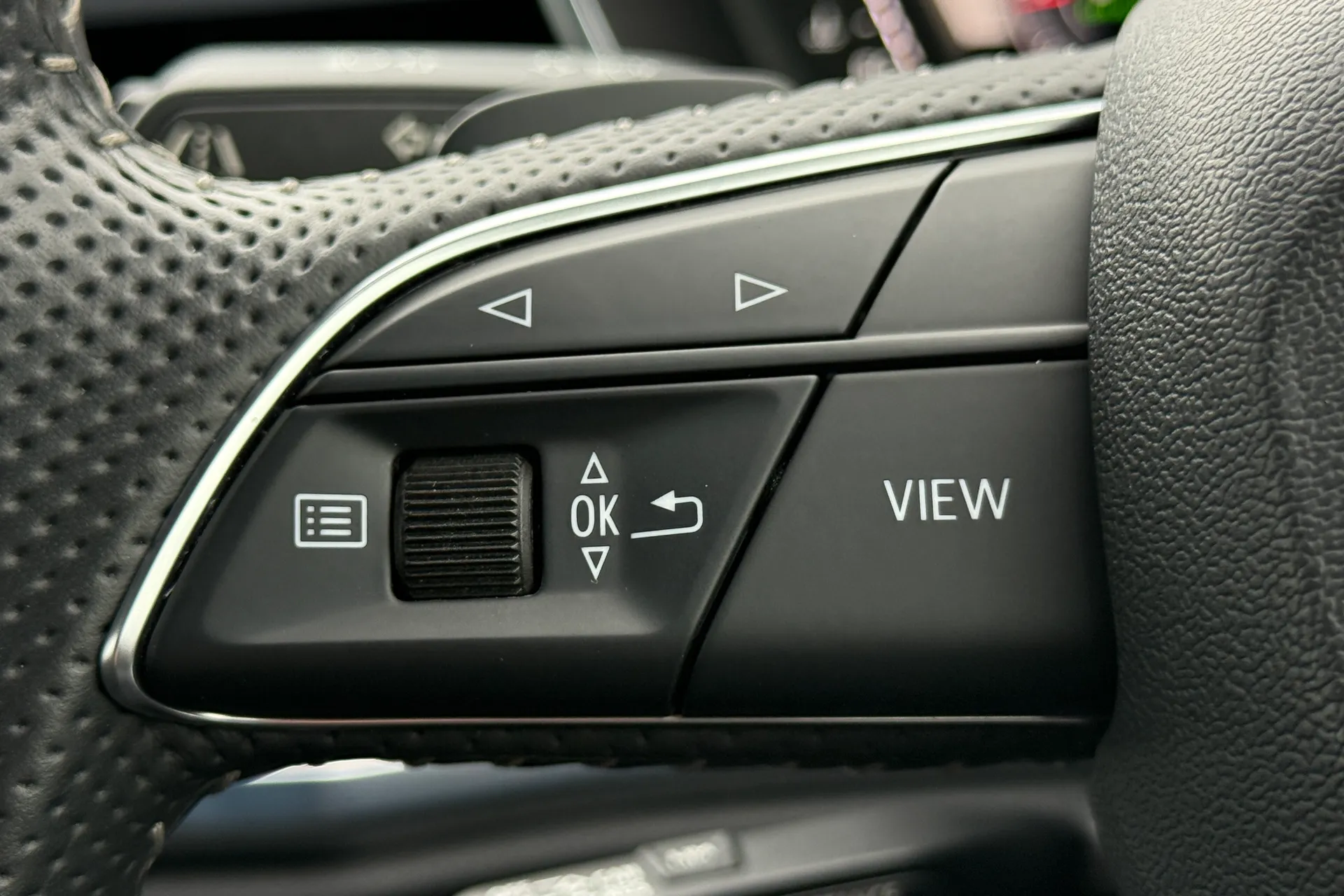 Audi Q3 thumbnail image number 24