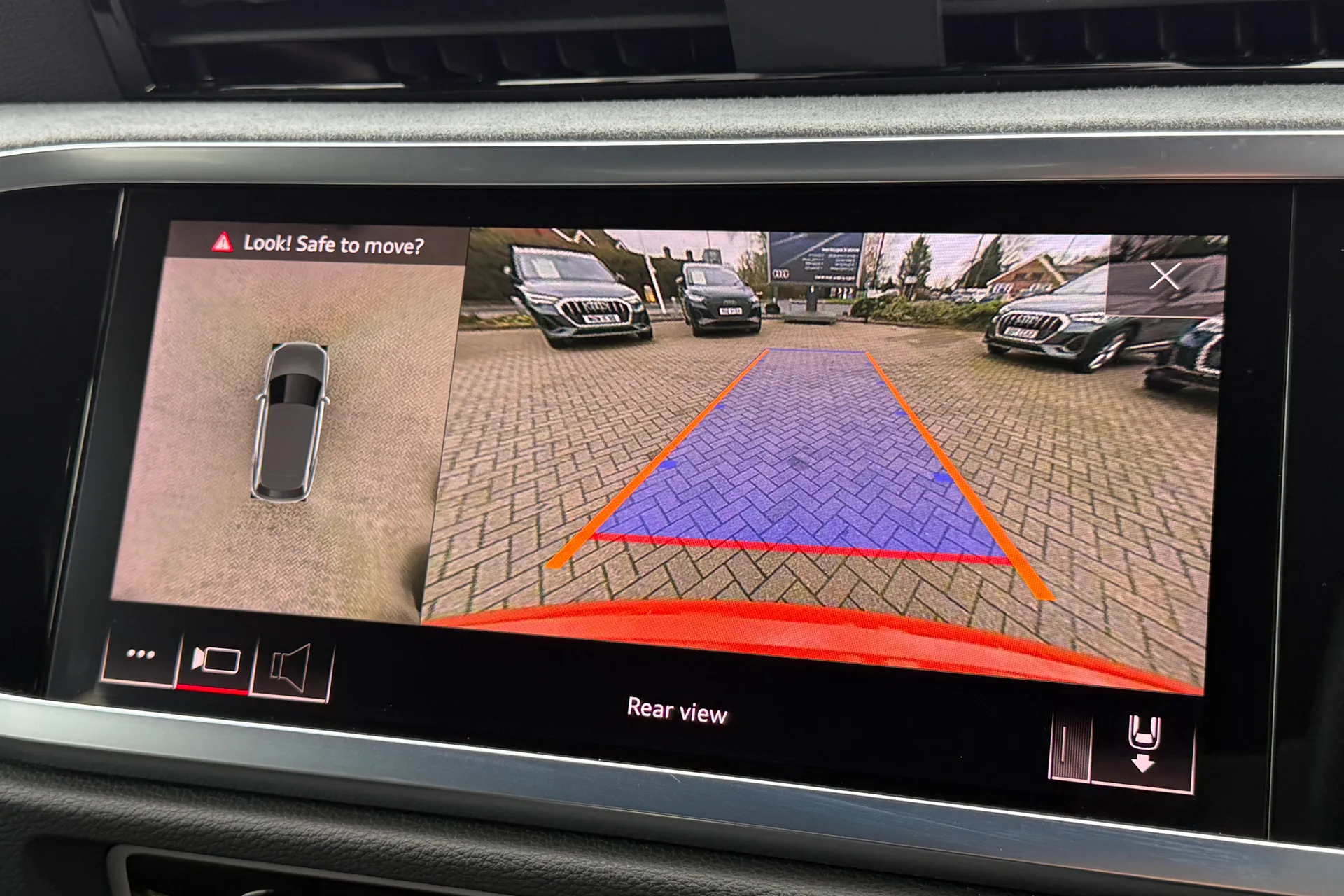 Audi Q3 thumbnail image number 4