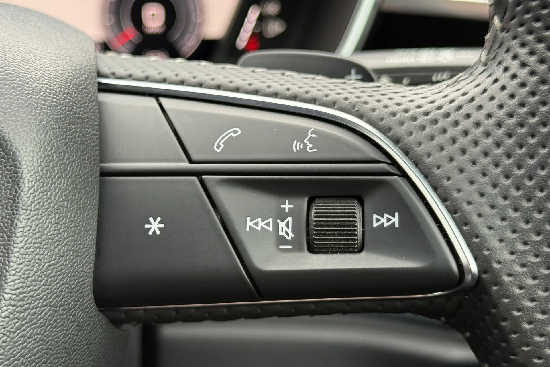 Audi Q3 thumbnail image number 25