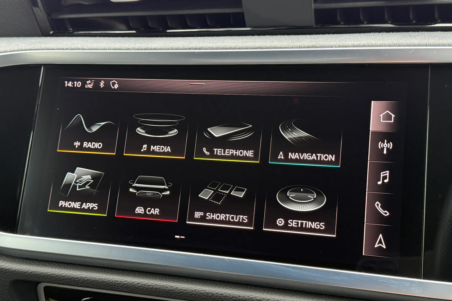 Audi Q3 thumbnail image number 14