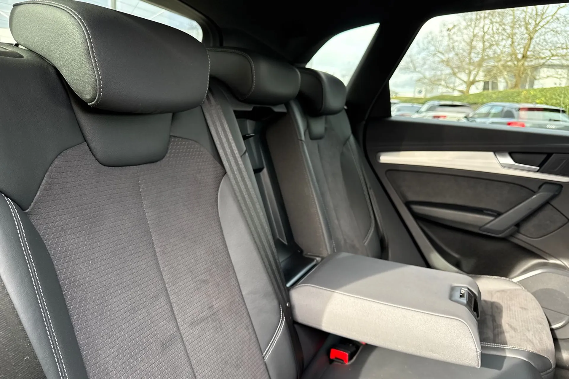 Audi Q5 thumbnail image number 36