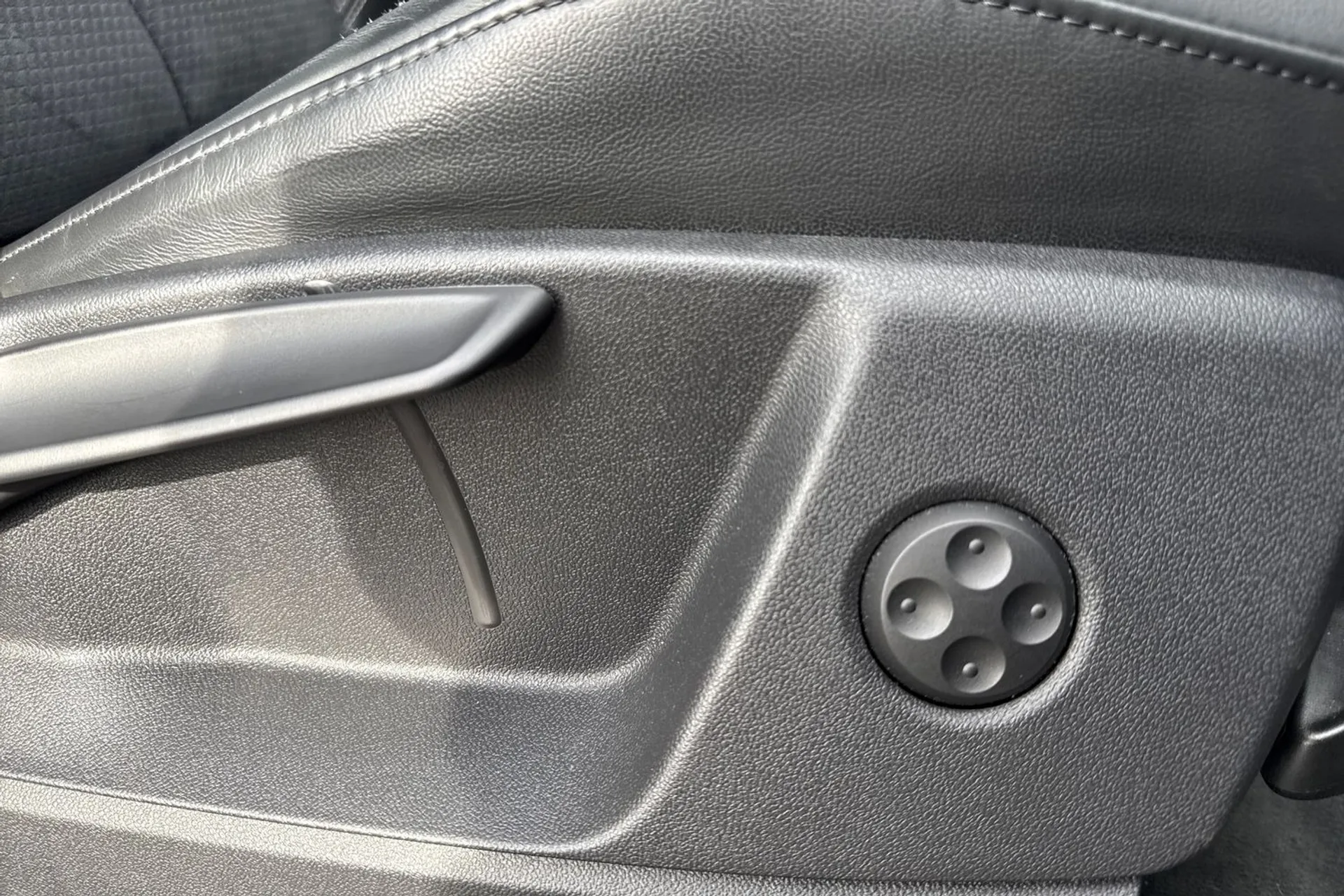 Audi Q5 thumbnail image number 37