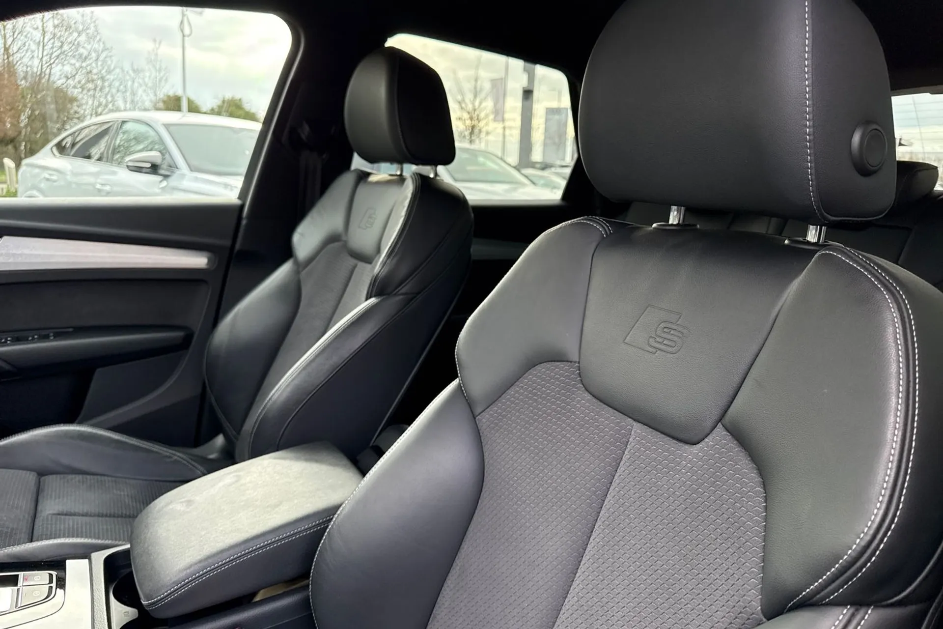 Audi Q5 thumbnail image number 43