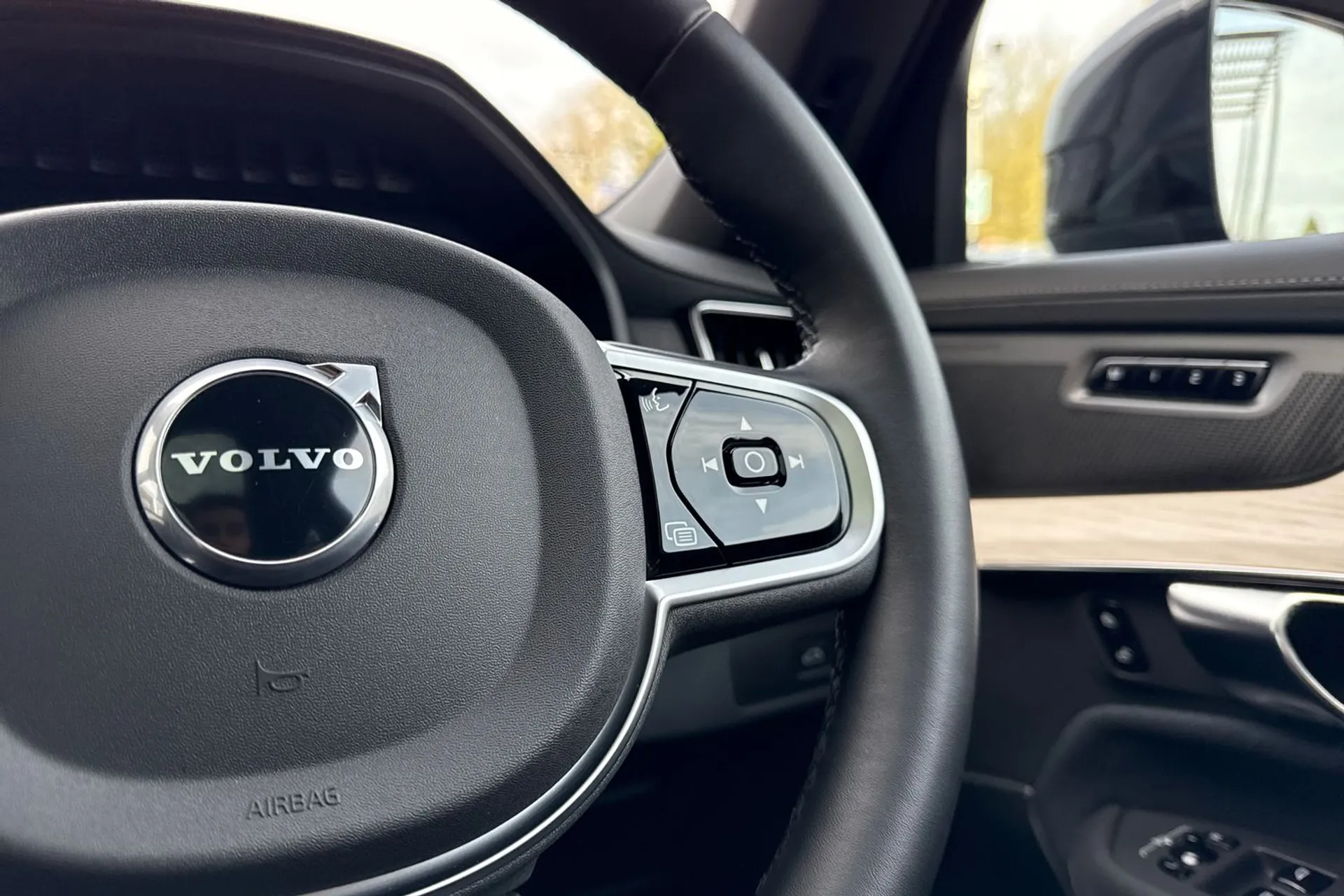 Volvo XC90 thumbnail image number 40