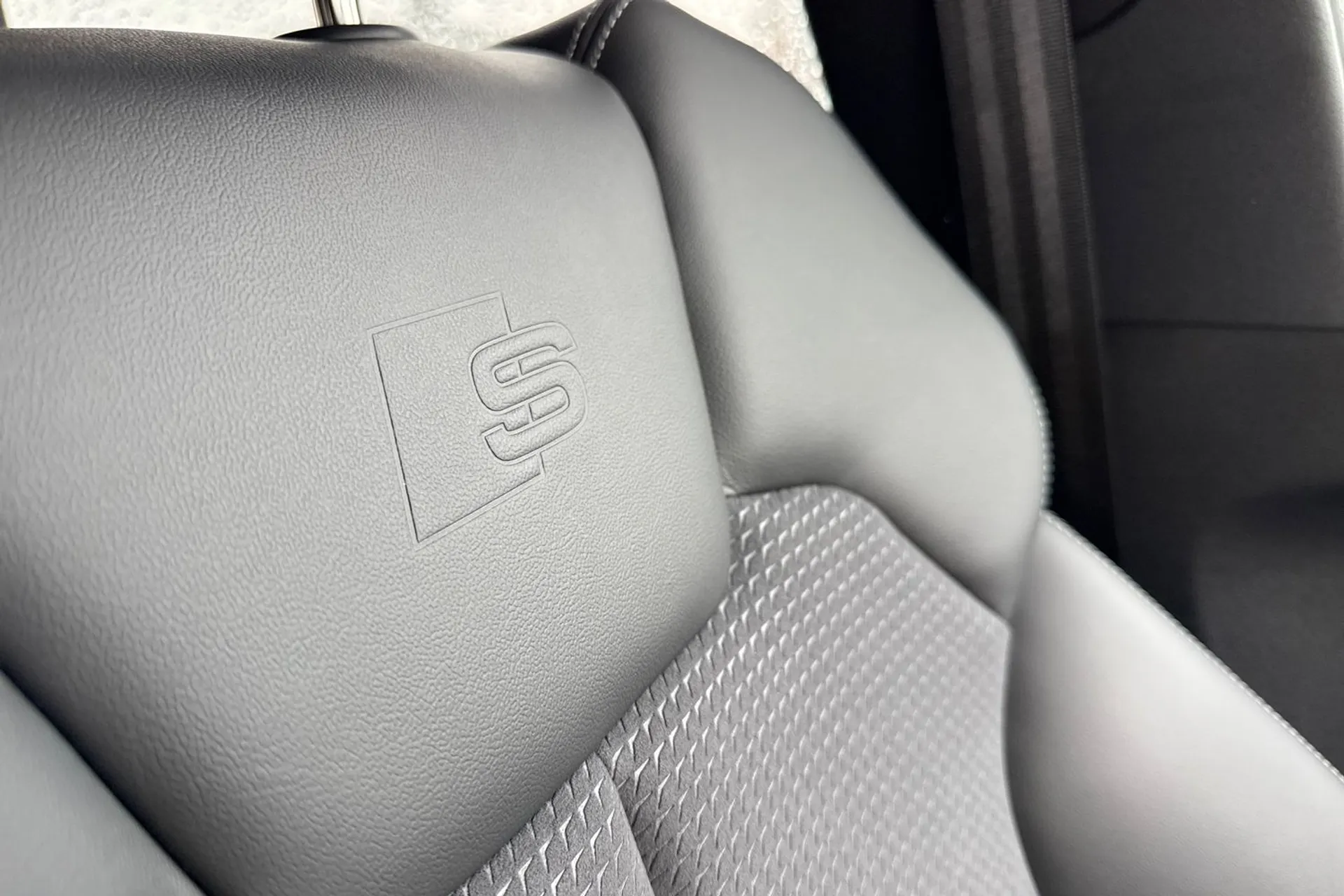 Audi Q5 thumbnail image number 31