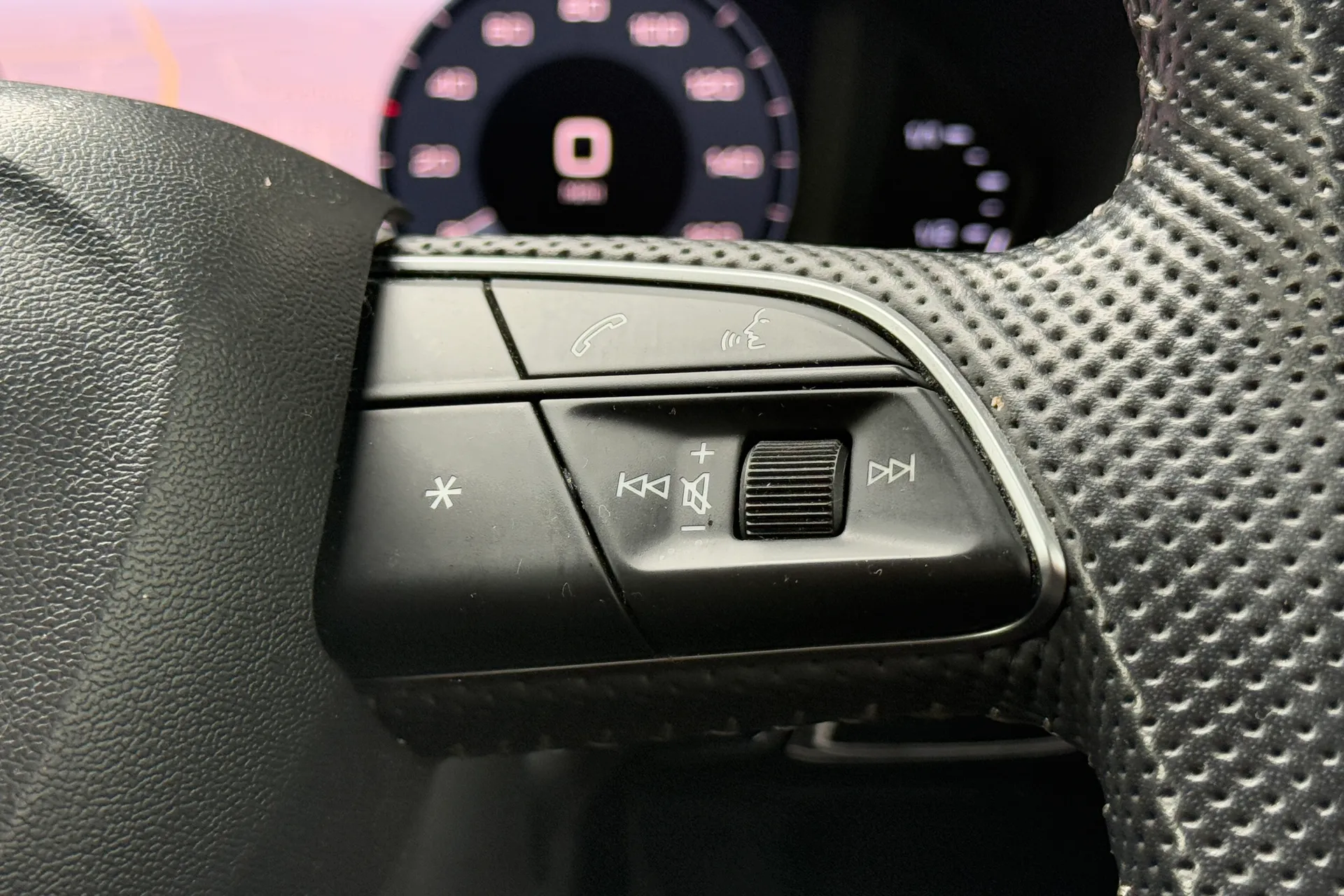 Audi Q3 thumbnail image number 12