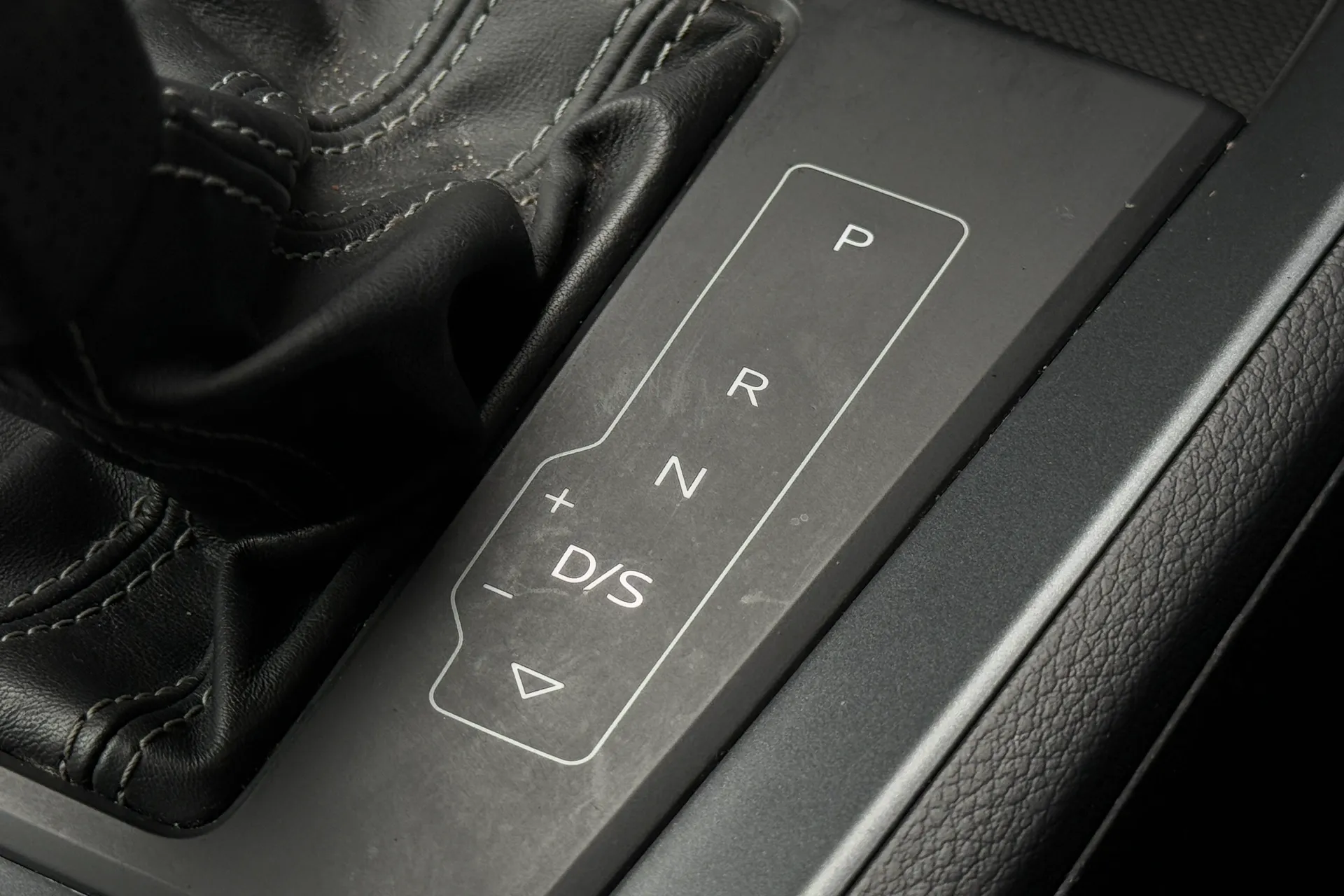 Audi Q3 thumbnail image number 23