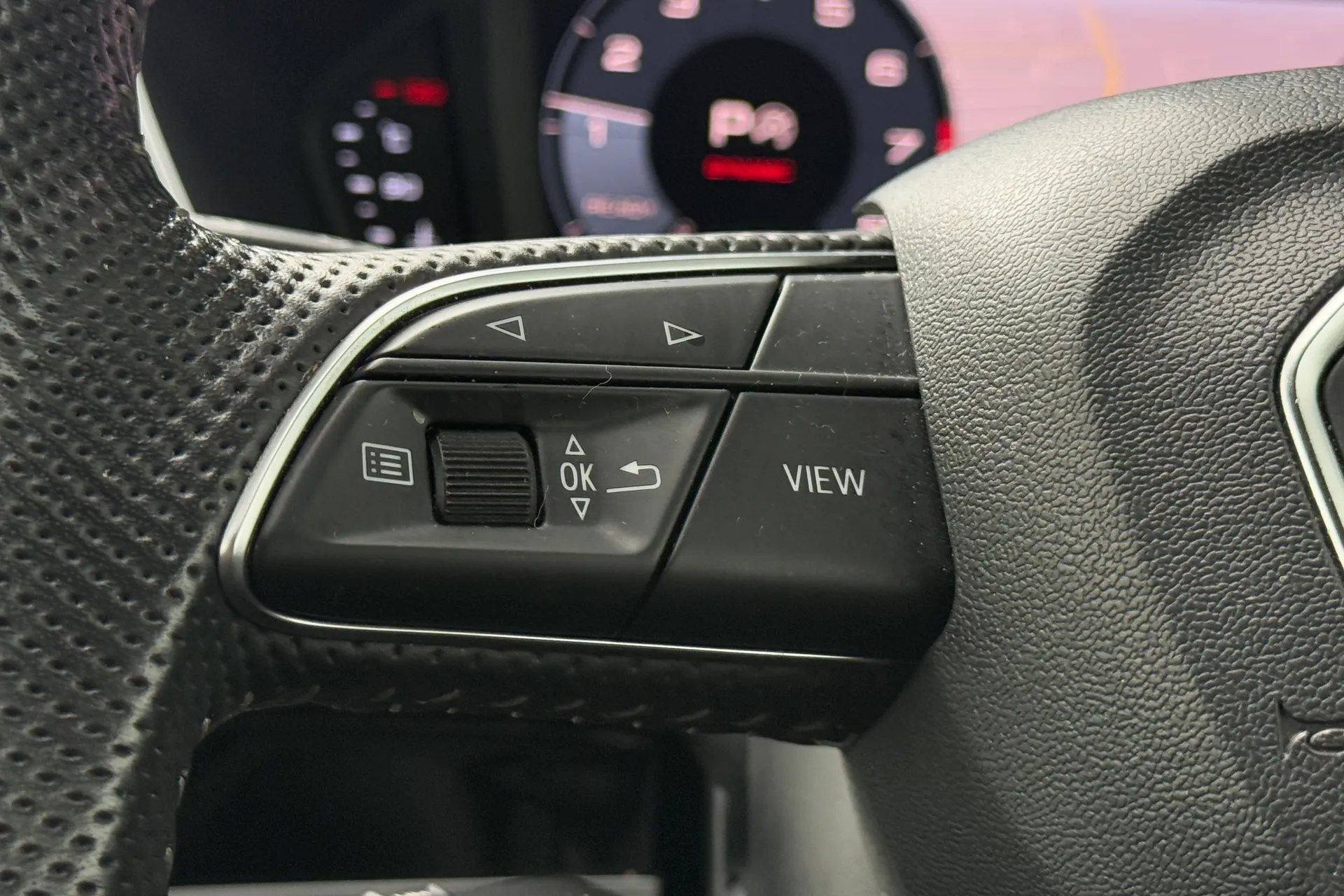 Audi Q3 thumbnail image number 13